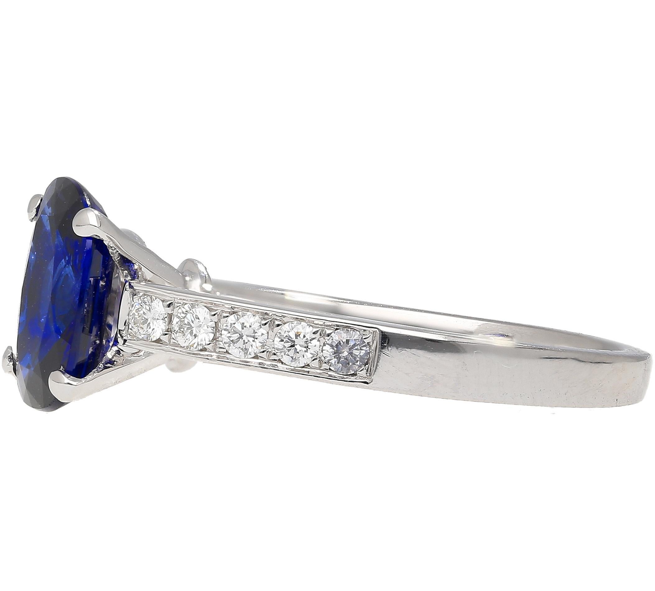 Anillo de diamantes y zafiro azul intenso con certificado GRS de 2,06 quilates Moderno en venta