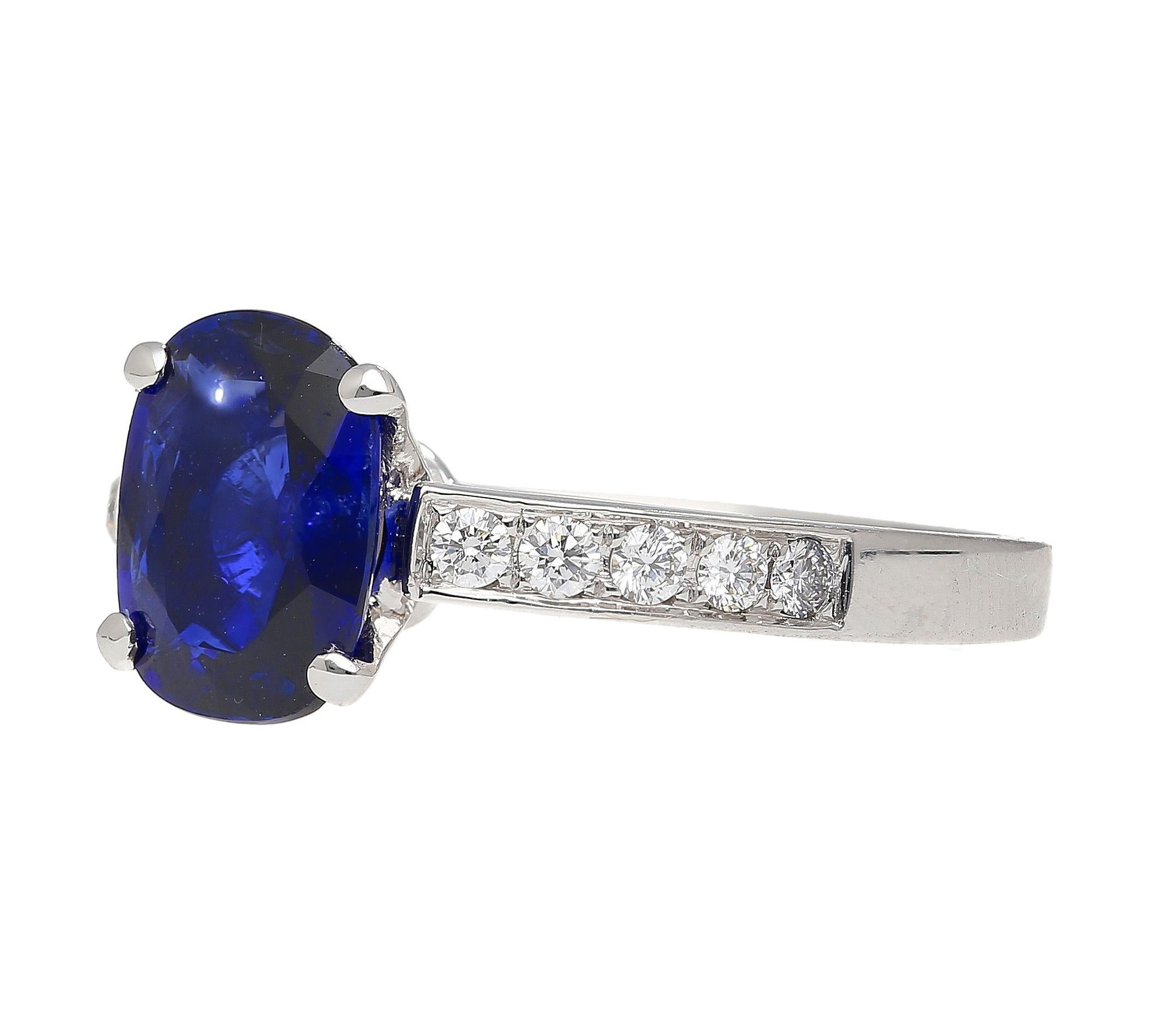 Anillo de diamantes y zafiro azul intenso con certificado GRS de 2,06 quilates en Nuevo estado para la venta en Miami, FL