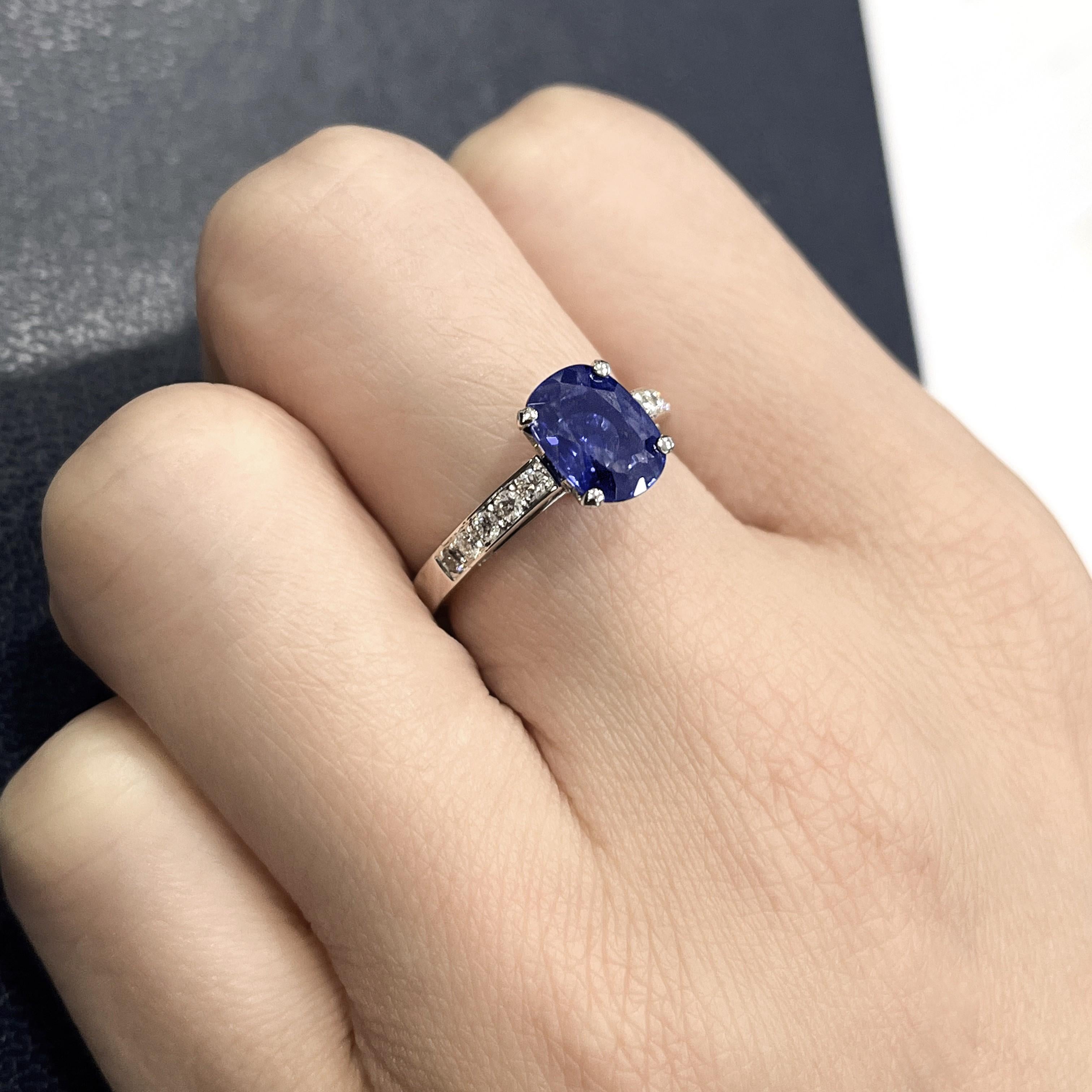 Anillo de diamantes y zafiro azul intenso con certificado GRS de 2,06 quilates en venta 1