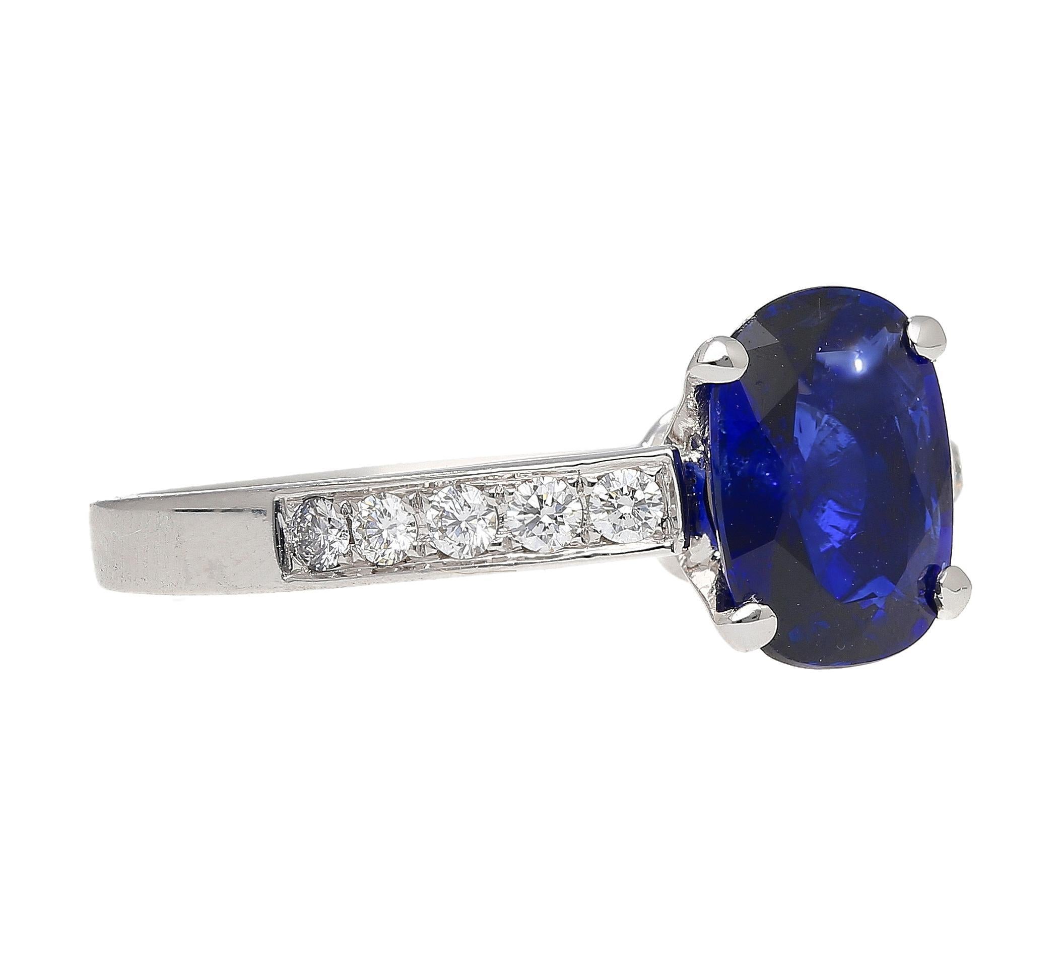 Anillo de diamantes y zafiro azul intenso con certificado GRS de 2,06 quilates en venta 3