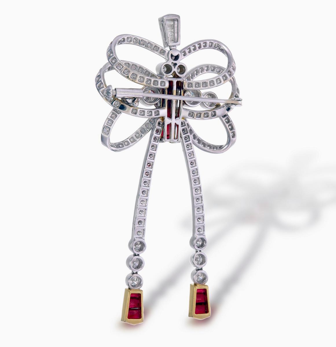 GRS Certified 2.12 Carat Pigeon Blood Burmese No Heat Ruby Diamond Pendant 18K In New Condition For Sale In Bangkok, TH