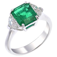 Insig. certificada GRS de 2,21 quilates Aceite Vivid G. Esmeralda y Diamante Anillo de Tres Piedras