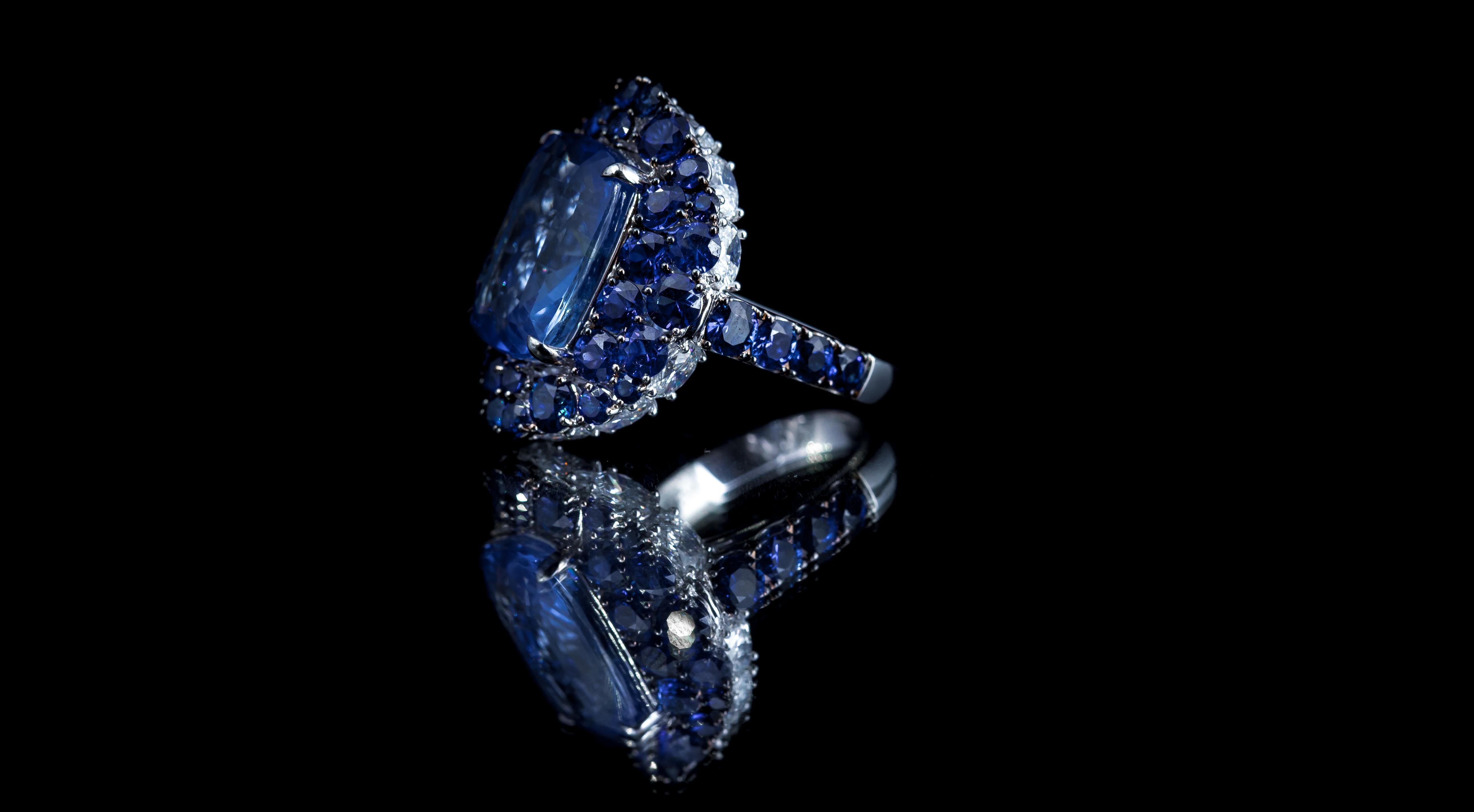 Contemporary GRS Certified 22.14 Carat Unheated Burmese Sapphire 18K Gold Cocktail Ring For Sale