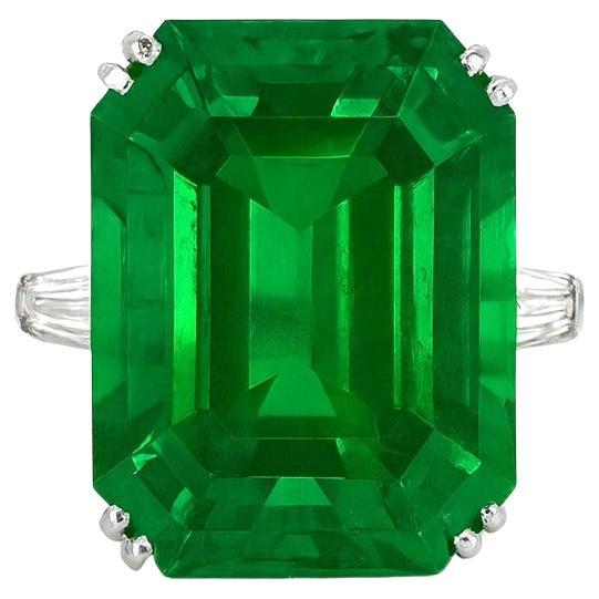 Anillo de Platino con Esmeralda Colombiana Certificada GRS de 22,64 Quilates y Baguette Cónica en venta