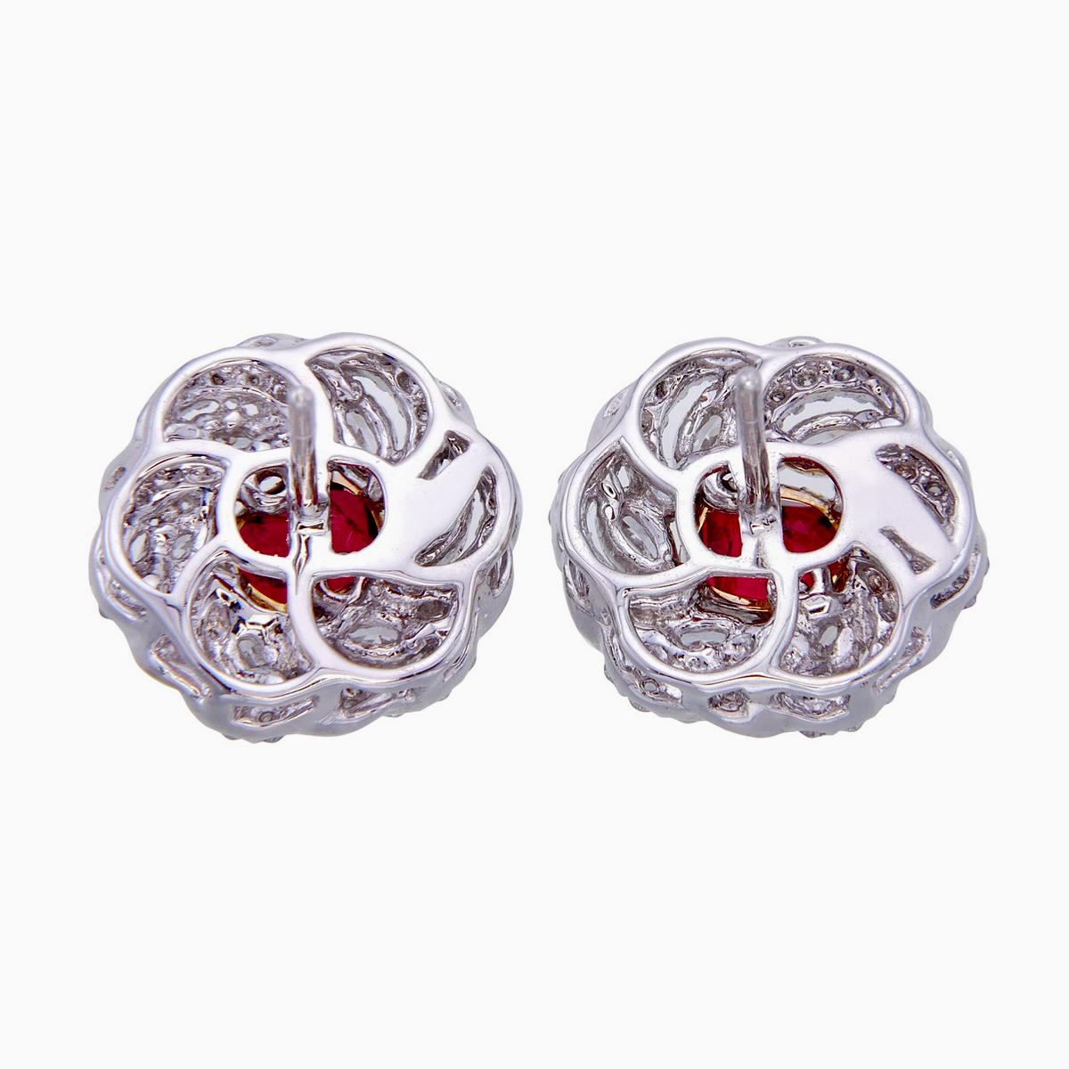 GRS-zertifizierte 2,27 Karat Burma No Heat Taubenblut Rubin und Diamant-Ohrringe (Moderne) im Angebot