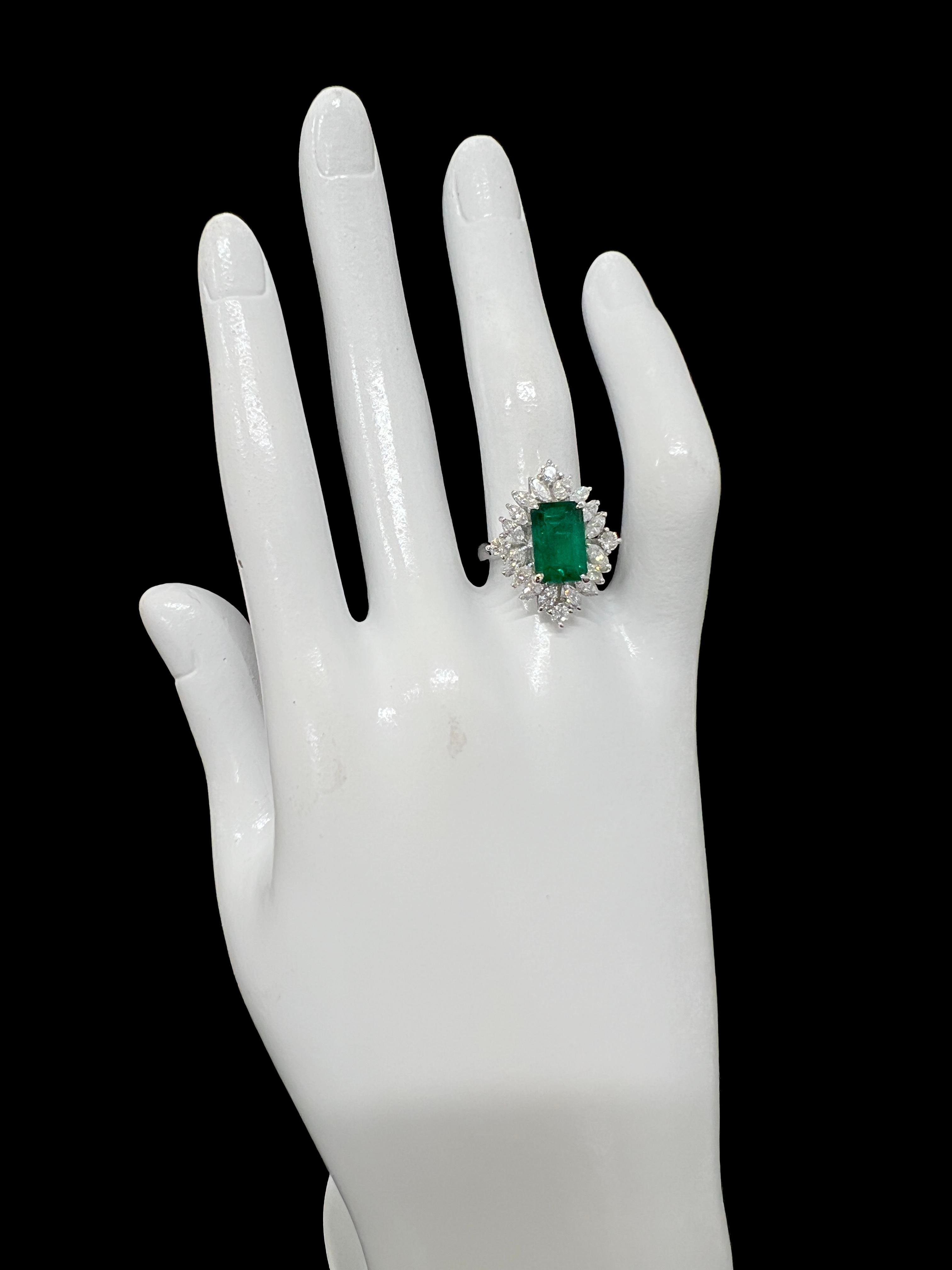 GRS Certified 2.42 Carat Colombian, Muzo Green Emerald Ring Set in Platinum For Sale 1