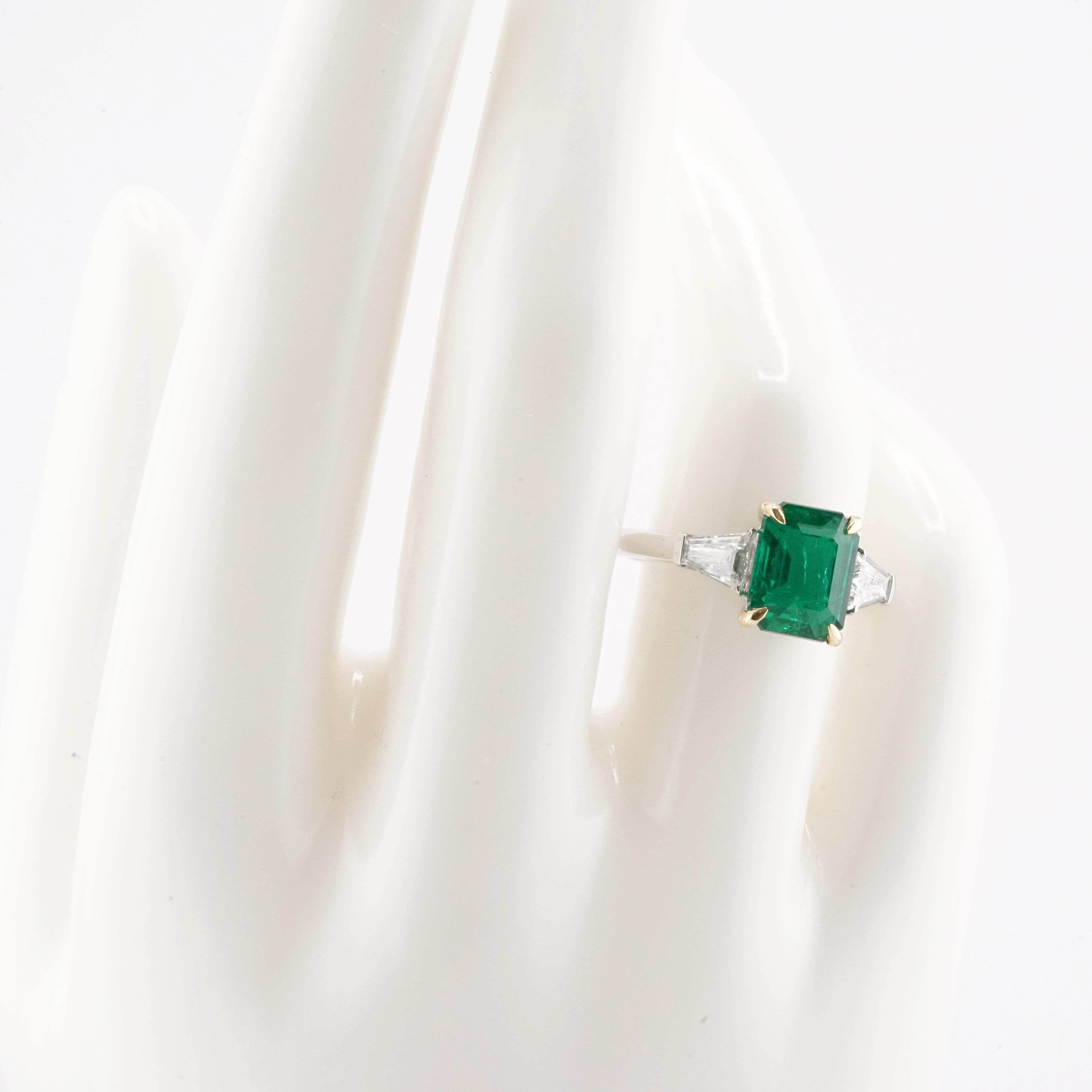 Emerald Cut GRS Certified 2.43 Carat Insignificant Oil Himalayan Green Emerald 18K Gold Ring For Sale