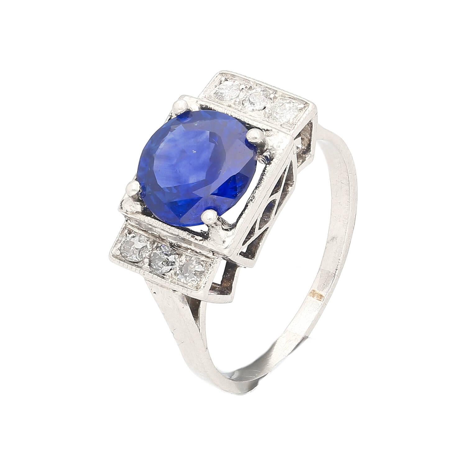 Bague en platine certifiée GRS de 2,47 carats de saphir bleu royal sans chaleur et de diamant Pour femmes en vente