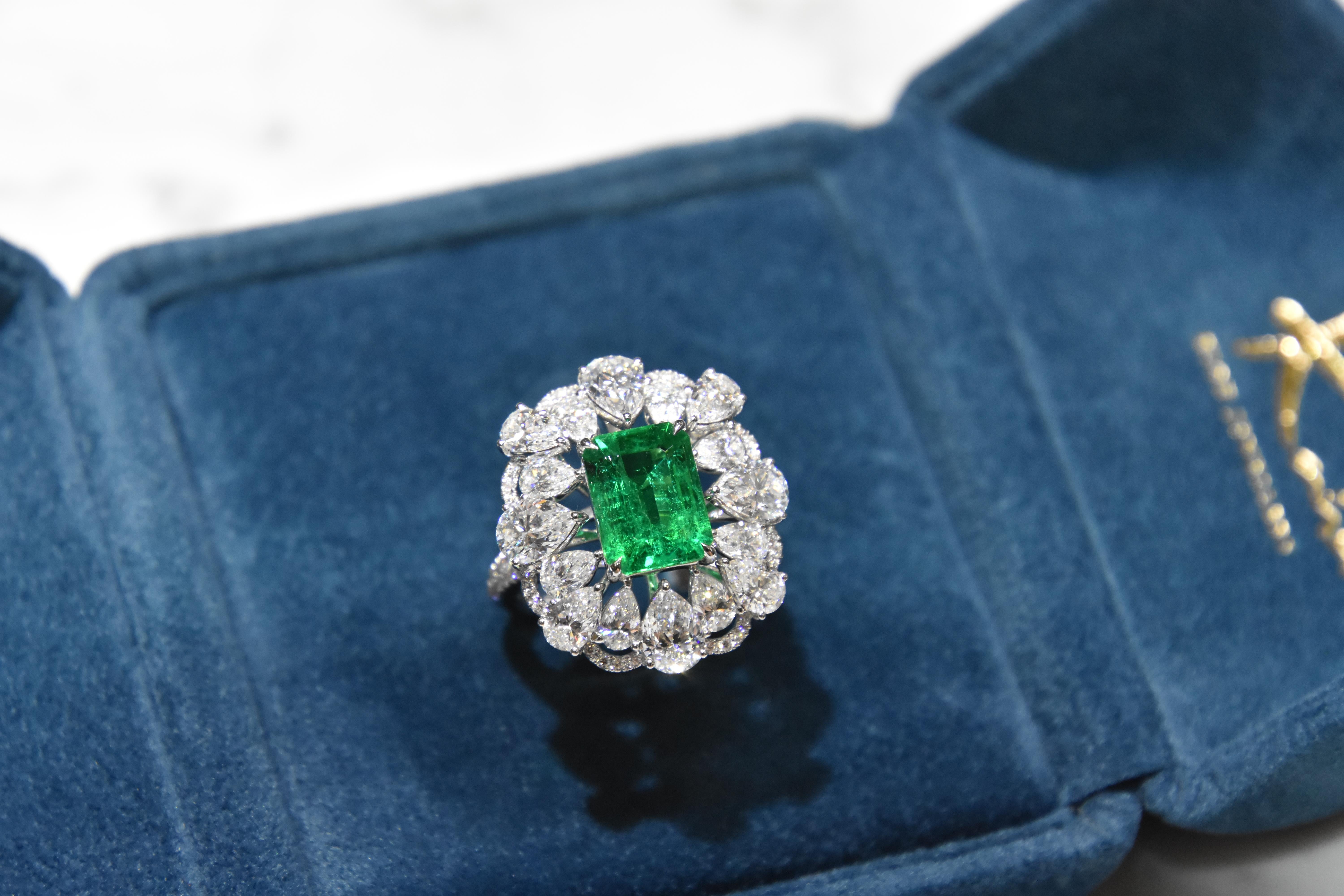 GRS Certified 2.48 Carat Colombia Emerald Ring 'Muzo' 'Vivid Green' 2