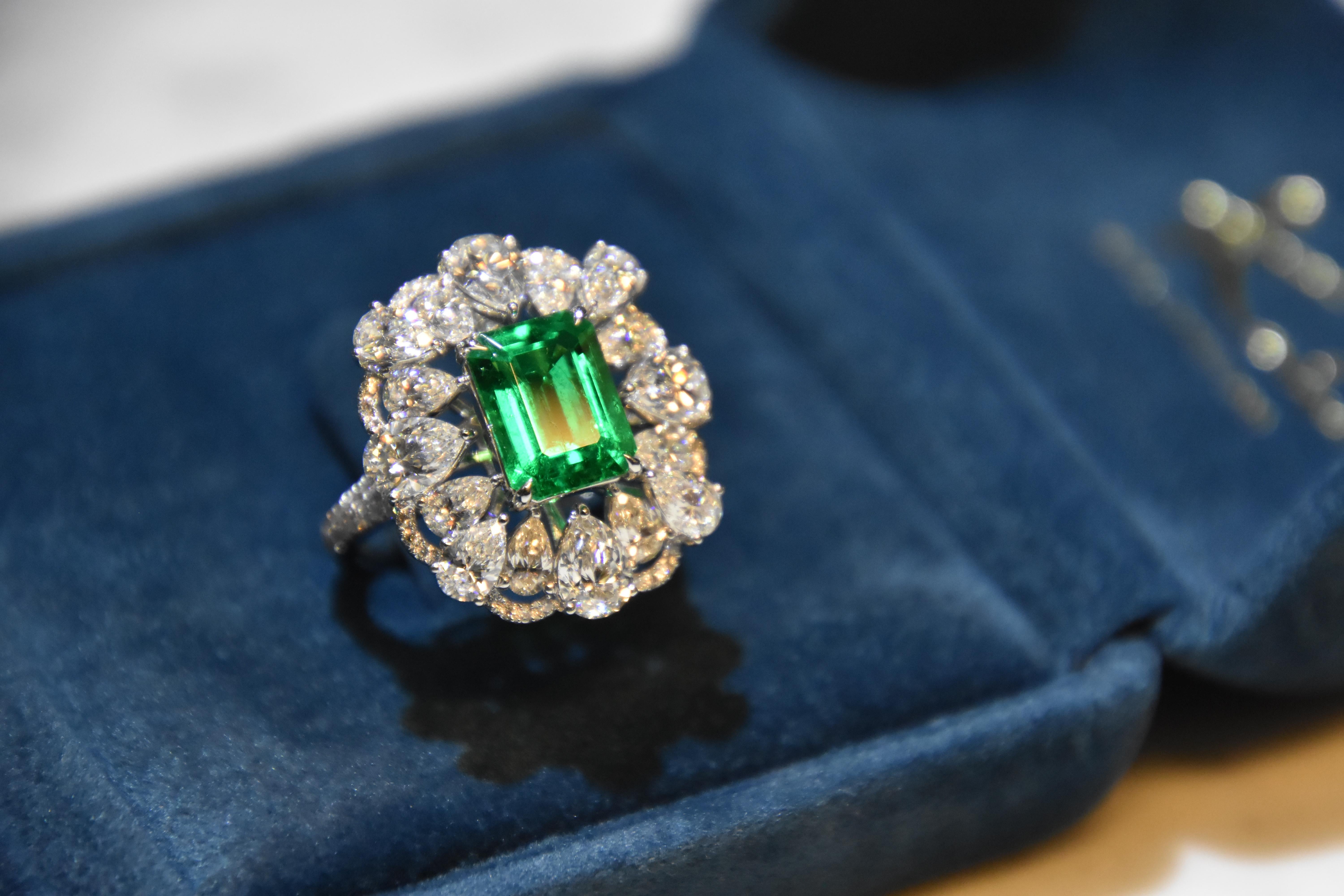 GRS Certified 2.48 Carat Colombia Emerald Ring 'Muzo' 'Vivid Green' 5