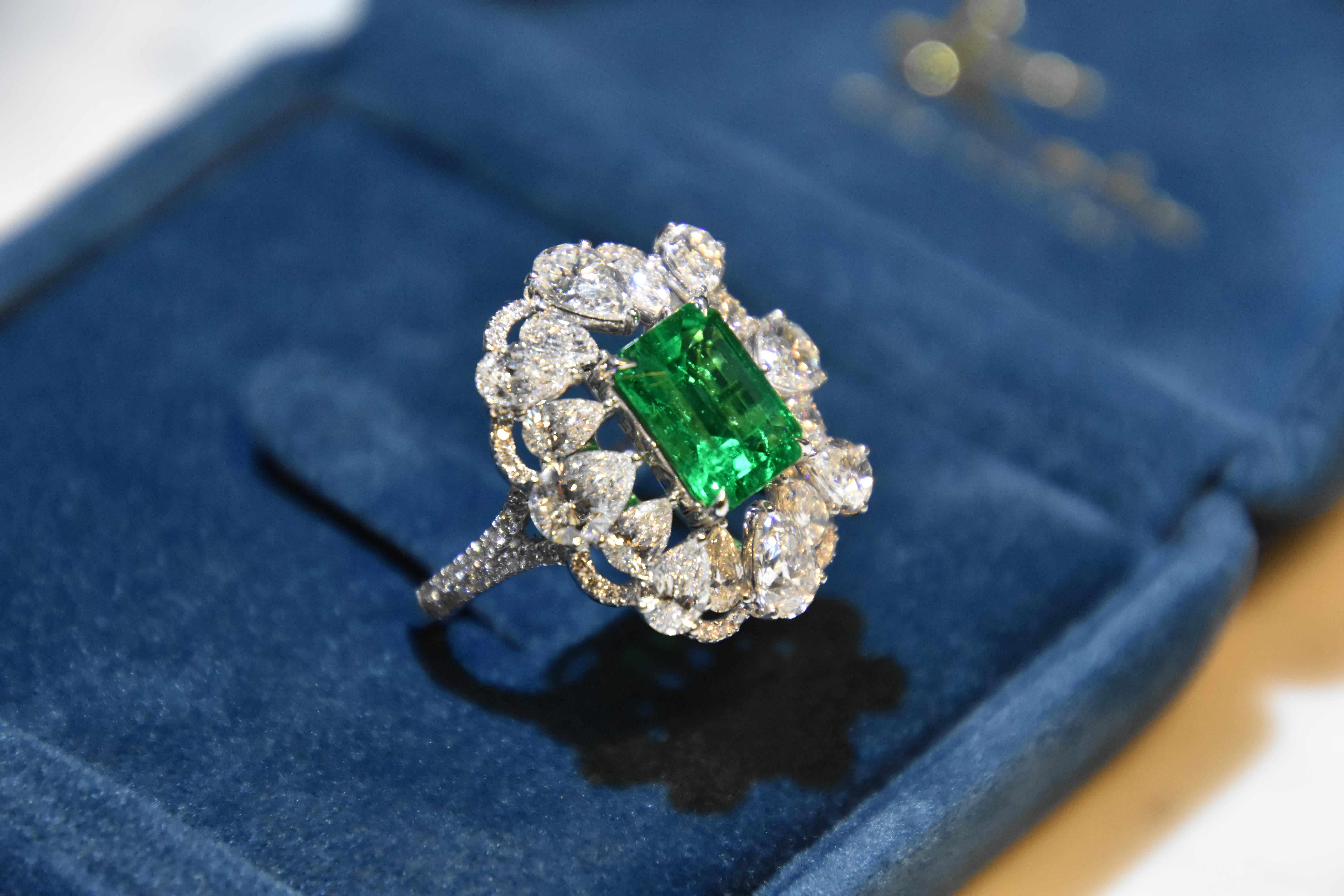 GRS Certified 2.48 Carat Colombia Emerald Ring 'Muzo' 'Vivid Green' 6