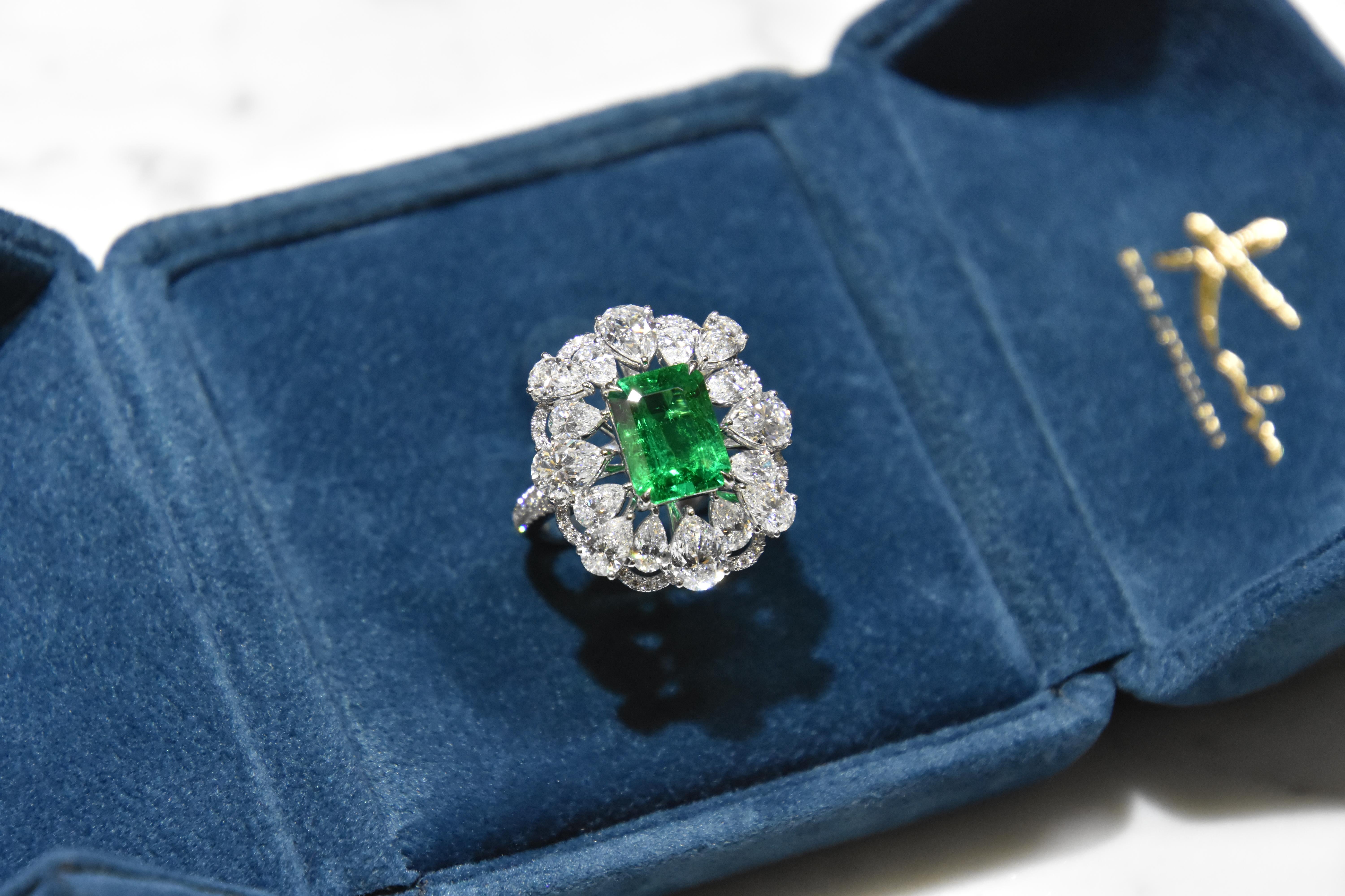 GRS Certified 2.48 Carat Colombia Emerald Ring 'Muzo' 'Vivid Green' 9