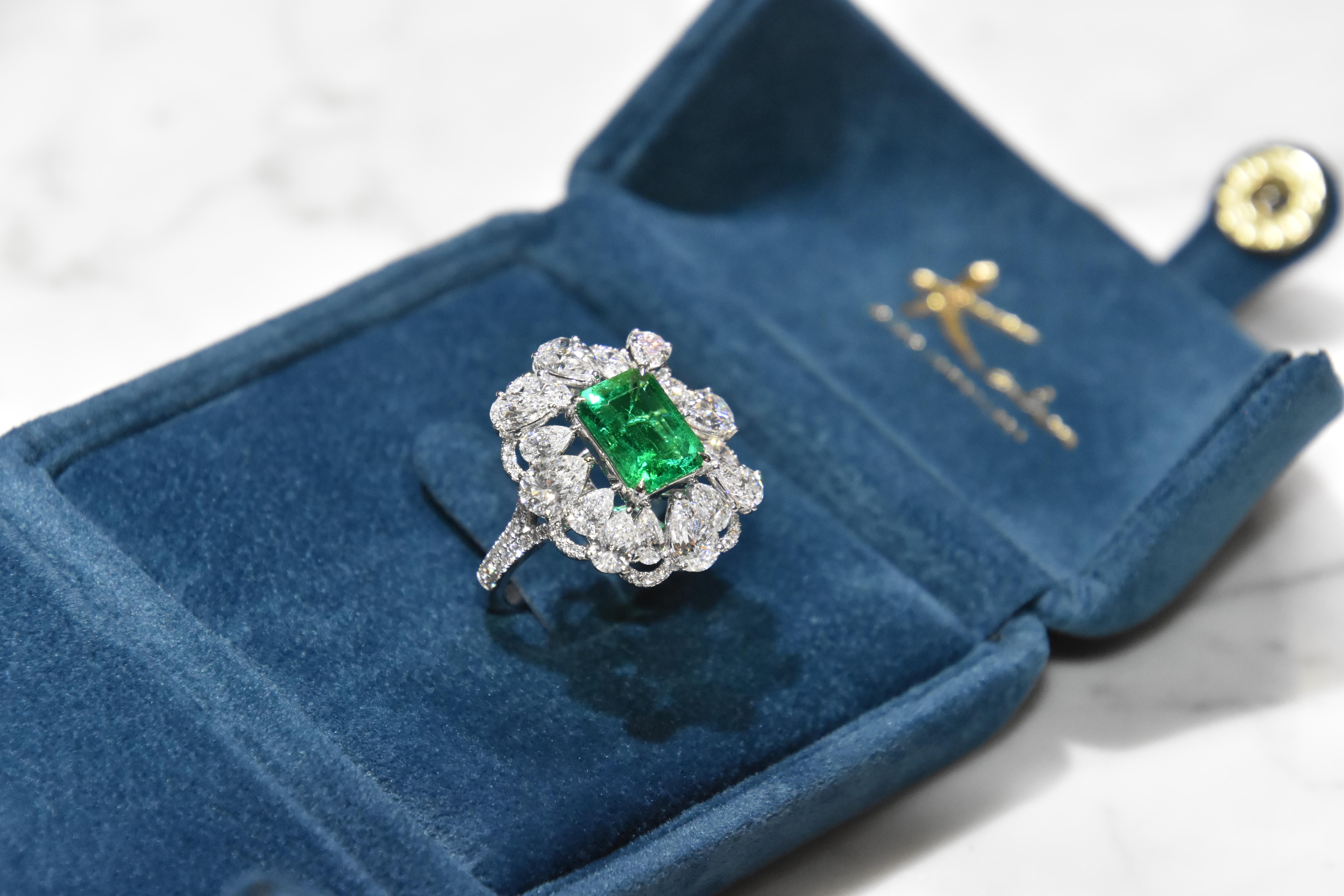 GRS Certified 2.48 Carat Colombia Emerald Ring 'Muzo' 'Vivid Green' 10