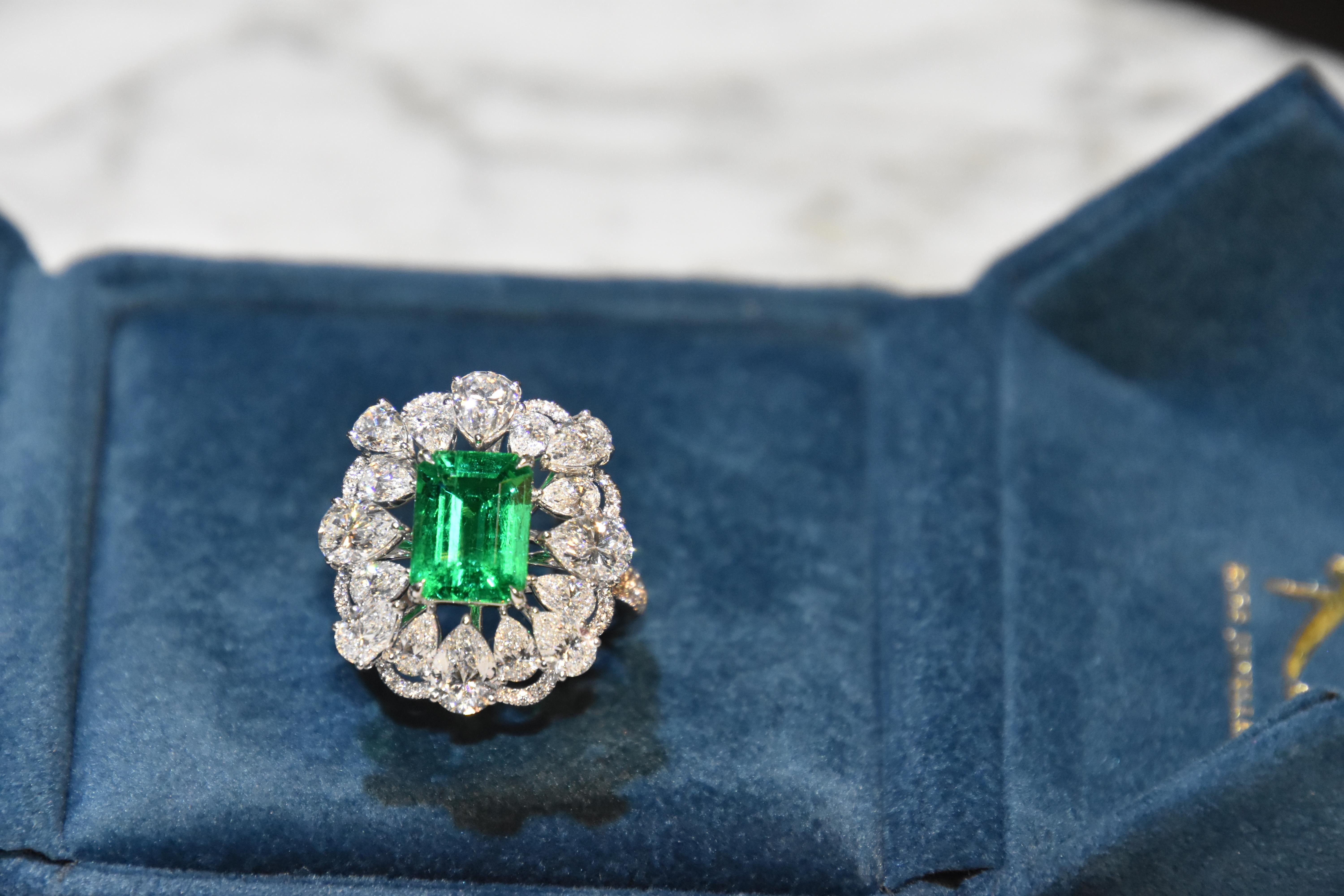 Women's GRS Certified 2.48 Carat Colombia Emerald Ring 'Muzo' 'Vivid Green'