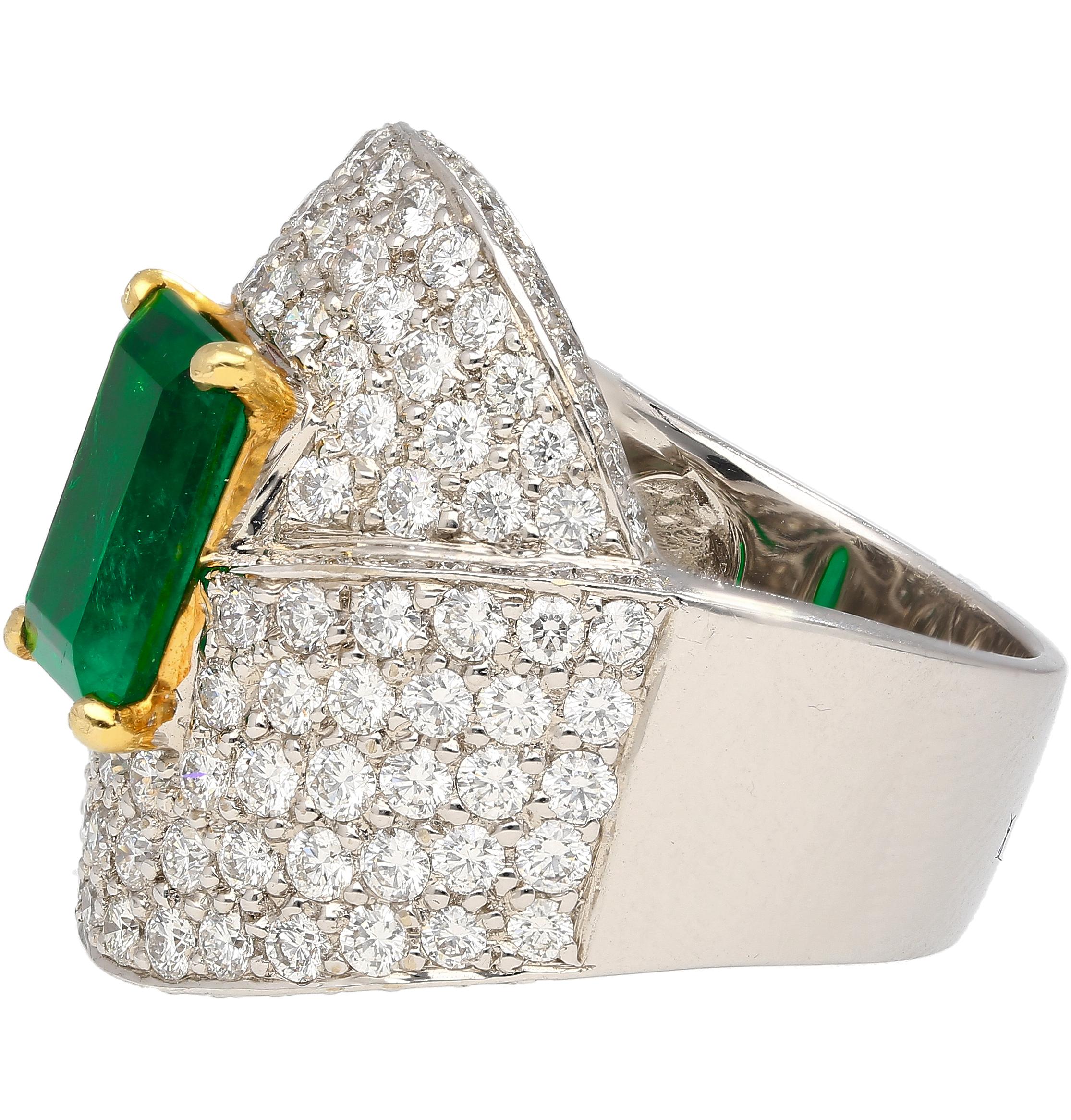 GRS Certified 2.53 Carat Vivid Green Colombian Minor Oil Emerald & Diamond Ring In New Condition For Sale In Miami, FL