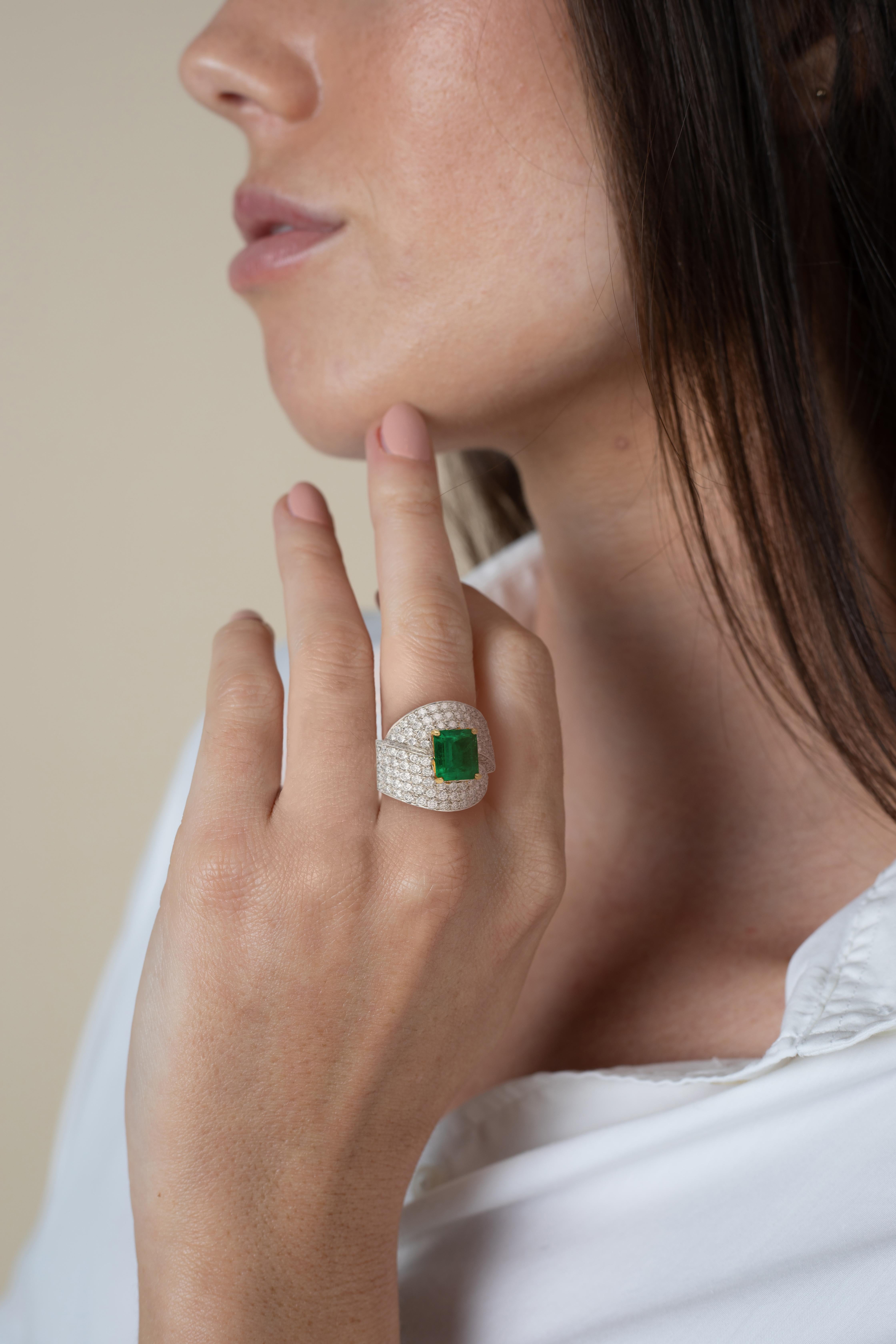 Women's GRS Certified 2.53 Carat Vivid Green Colombian Minor Oil Emerald & Diamond Ring For Sale