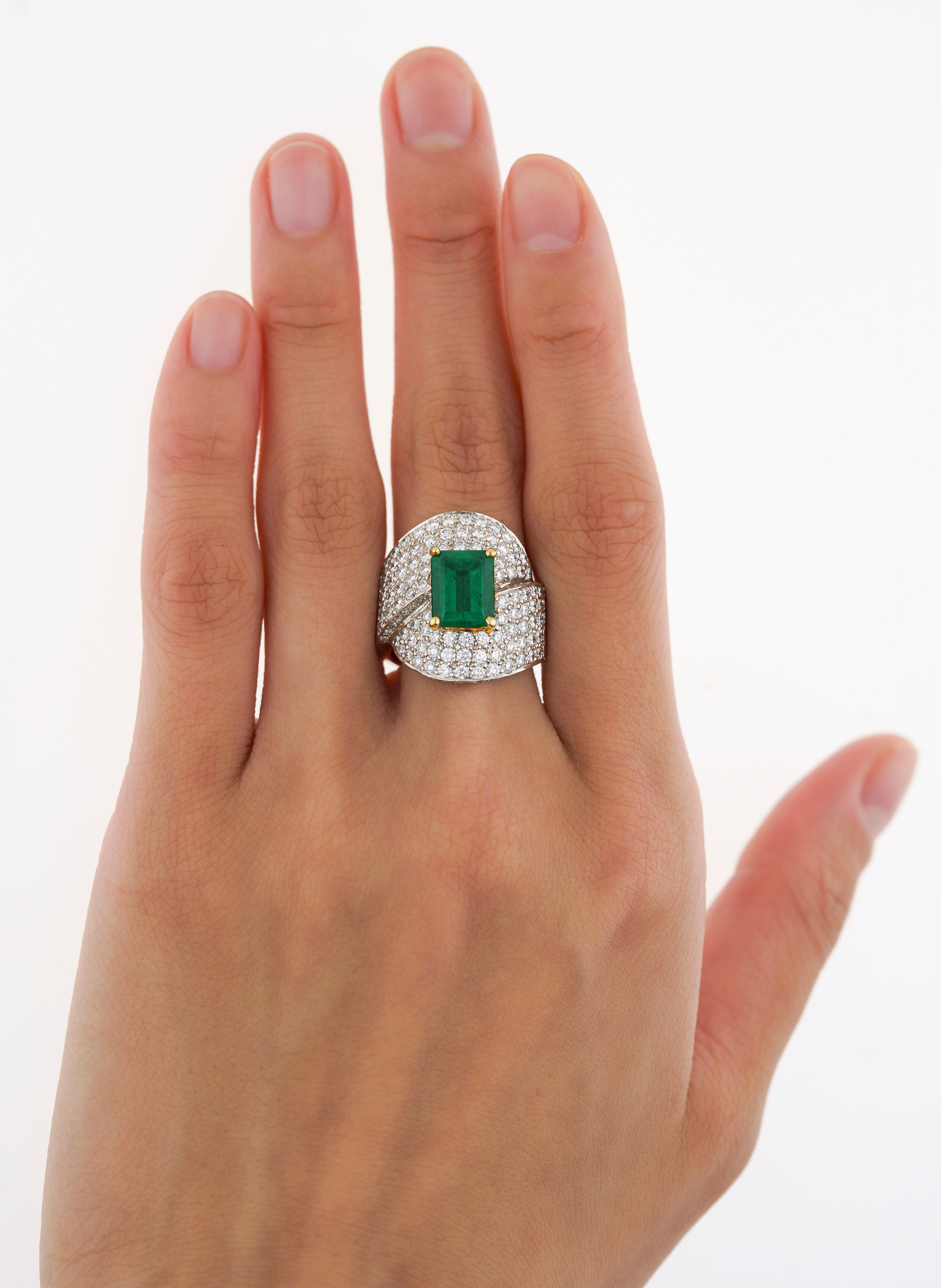 GRS Certified 2.53 Carat Vivid Green Colombian Minor Oil Emerald & Diamond Ring For Sale 1