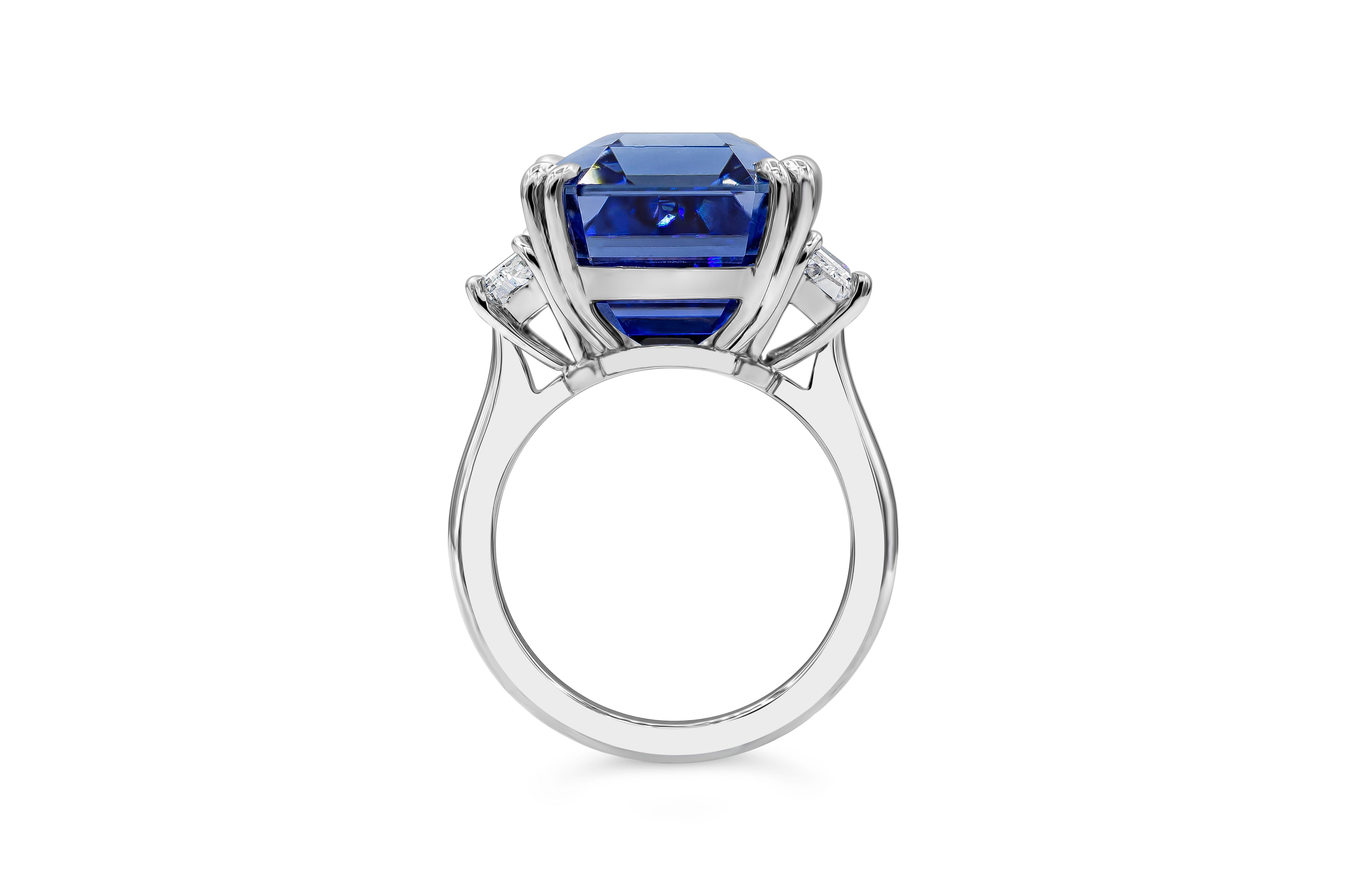 Verlobungsring mit 26,14 Karat Ceylon-Blauem Saphir im Smaragdschliff und Diamanten Damen im Angebot