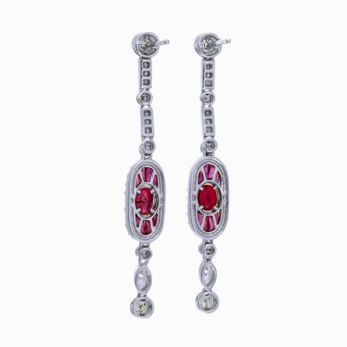 Taille ronde Boucles d'oreilles certifiées GRS de 2.63 carats de rubis birman, sang de pigeon et diamant en 18K en vente