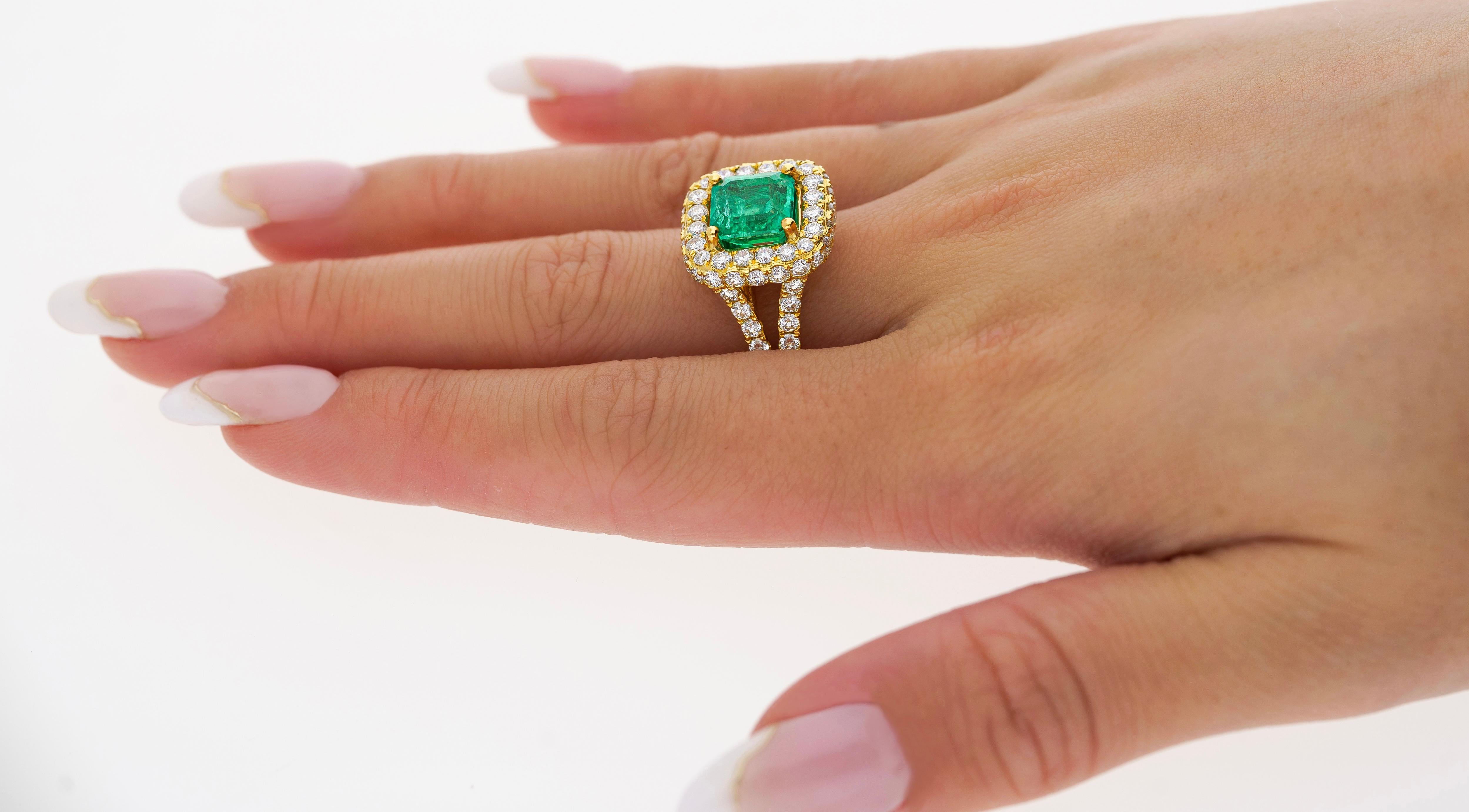 GRS Certified 2.66 Carat Minor Oil Colombian Emerald and Diamond Pave Ring In New Condition For Sale In Miami, FL