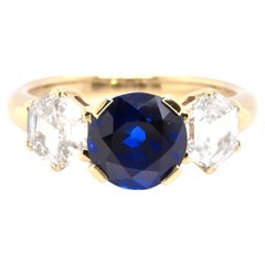 GRS Certified 2.73 Carat Vivid Blue Sapphire and Diamond Ring set in 18k Gold