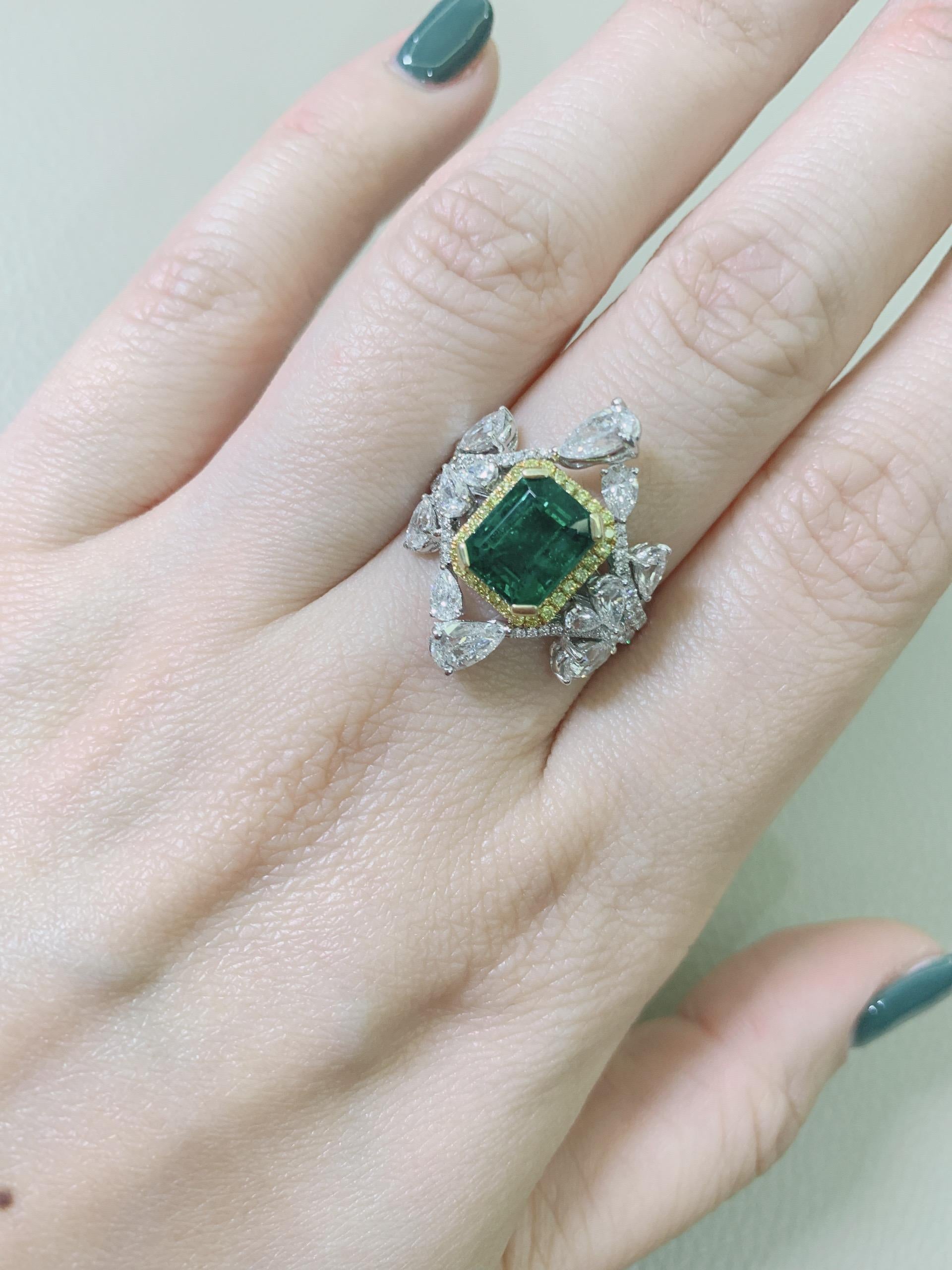 Contemporary White Gold GRS Certified 2.79 Carat Zambia Emerald Yellow Diamond Ring For Sale