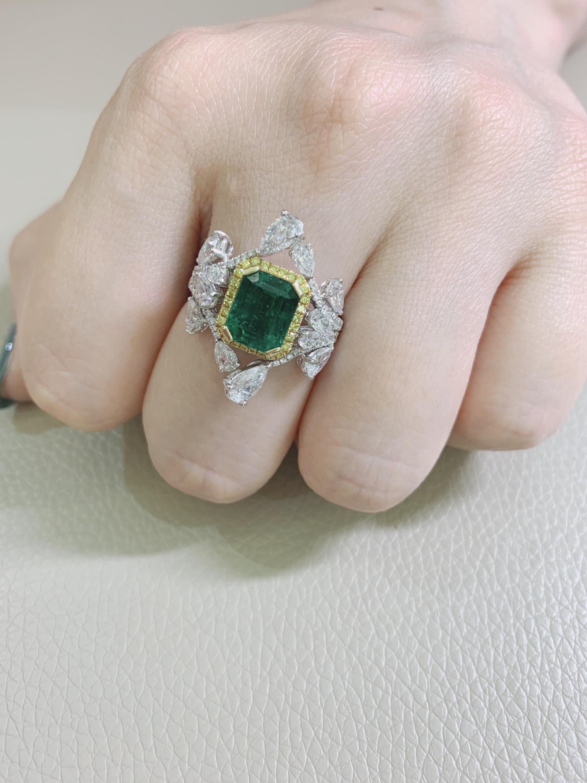 White Gold GRS Certified 2.79 Carat Zambia Emerald Yellow Diamond Ring In New Condition For Sale In Tsim Sha Tsui, HK