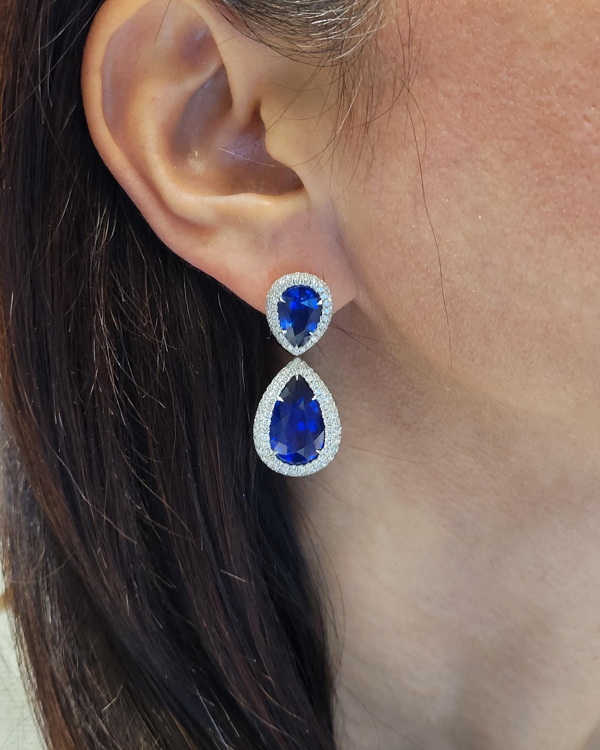 A pair of drop earrings comprising of the four pear-shape sapphires and diamonds. by Spectra Fine Jewelry.
Total weight of the sapphires is 28.52 carats. Weight breakdown:
two smaller top sapphires are 4.12 & 4.37 carats.
Two bigger sapphires on the