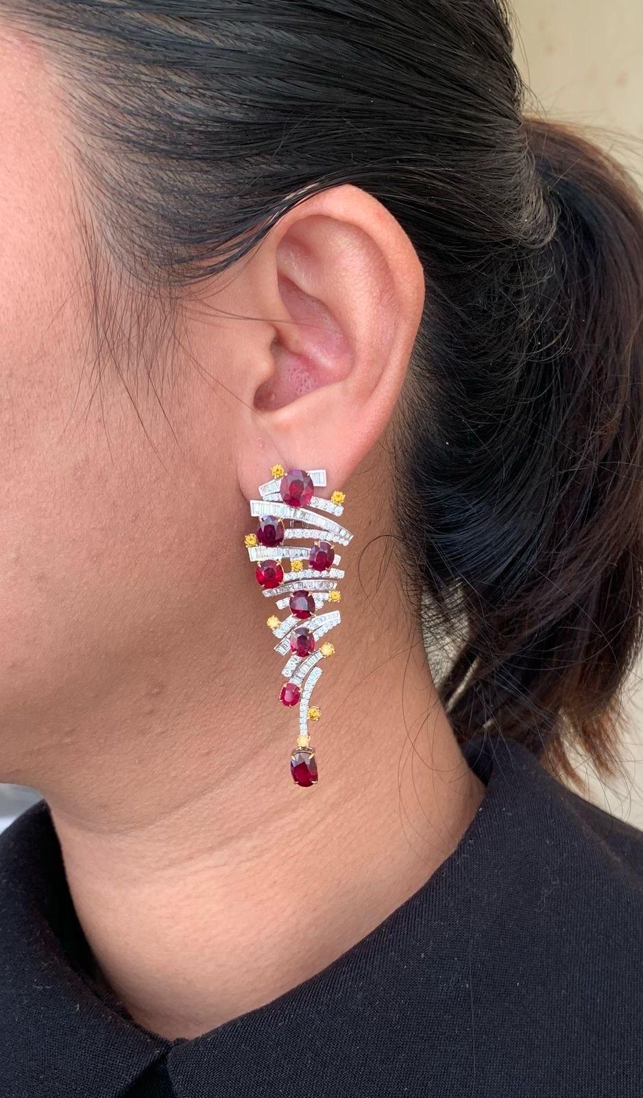 Orecchini con diamanti e sangue di piccione di Birmania da 2,92 carati certificati GRS in oro 18 carati In condizioni Nuovo in vendita a Bangkok, TH