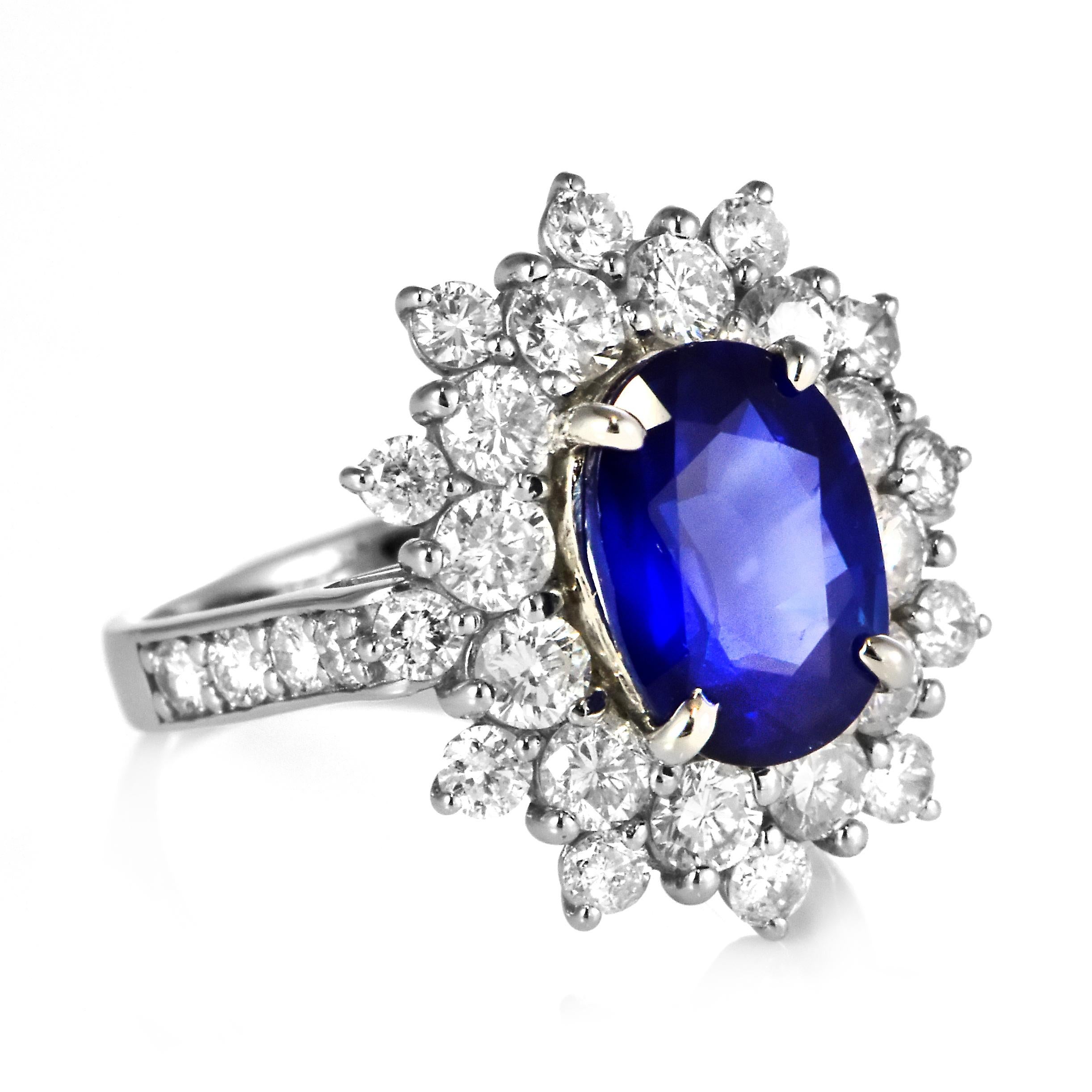 GRS Certified 3.00 Carat Natural Royal Blue Sapphire Ring Made in Platinum (Ovalschliff) im Angebot