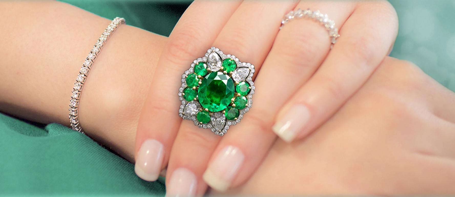 Esmeralda colombiana certificada GRS de 3,01 ct y anillo de cóctel de diamantes en oro de 18 quilates en venta 1