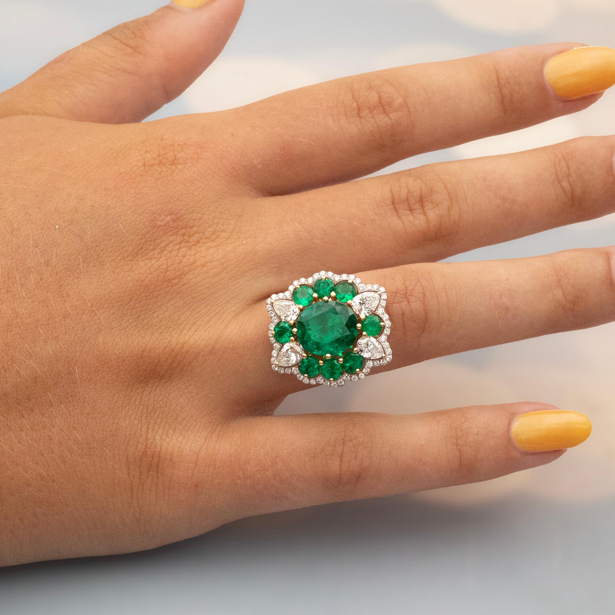 Esmeralda colombiana certificada GRS de 3,01 ct y anillo de cóctel de diamantes en oro de 18 quilates en venta 1