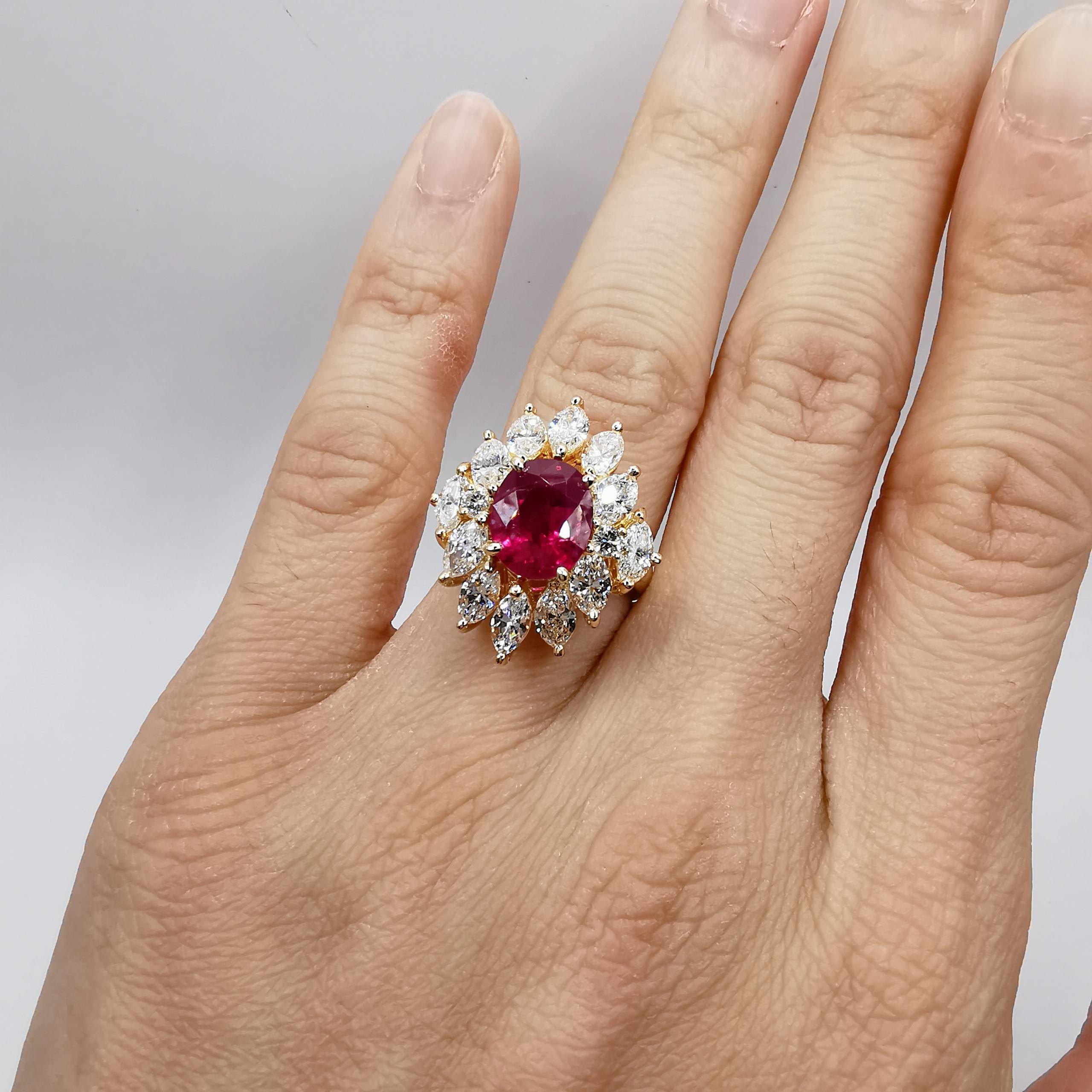 GRS Certified 3.11 Carat Natural Oval Ruby Marquise Diamond Ring in Yellow Gold In New Condition For Sale In Wan Chai District, HK
