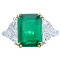 GRS Certified 3.21 Carat Insignificant Oil Vivid Zambian Emerald & Diamond Ring