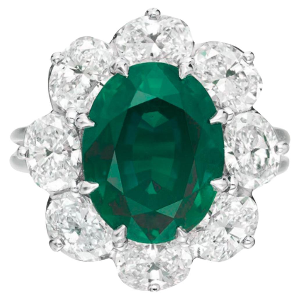 Anillo de cóctel de diamantes sin aceite con esmeralda ovalada verde vivo de 3.57 quilates certificada por GRS