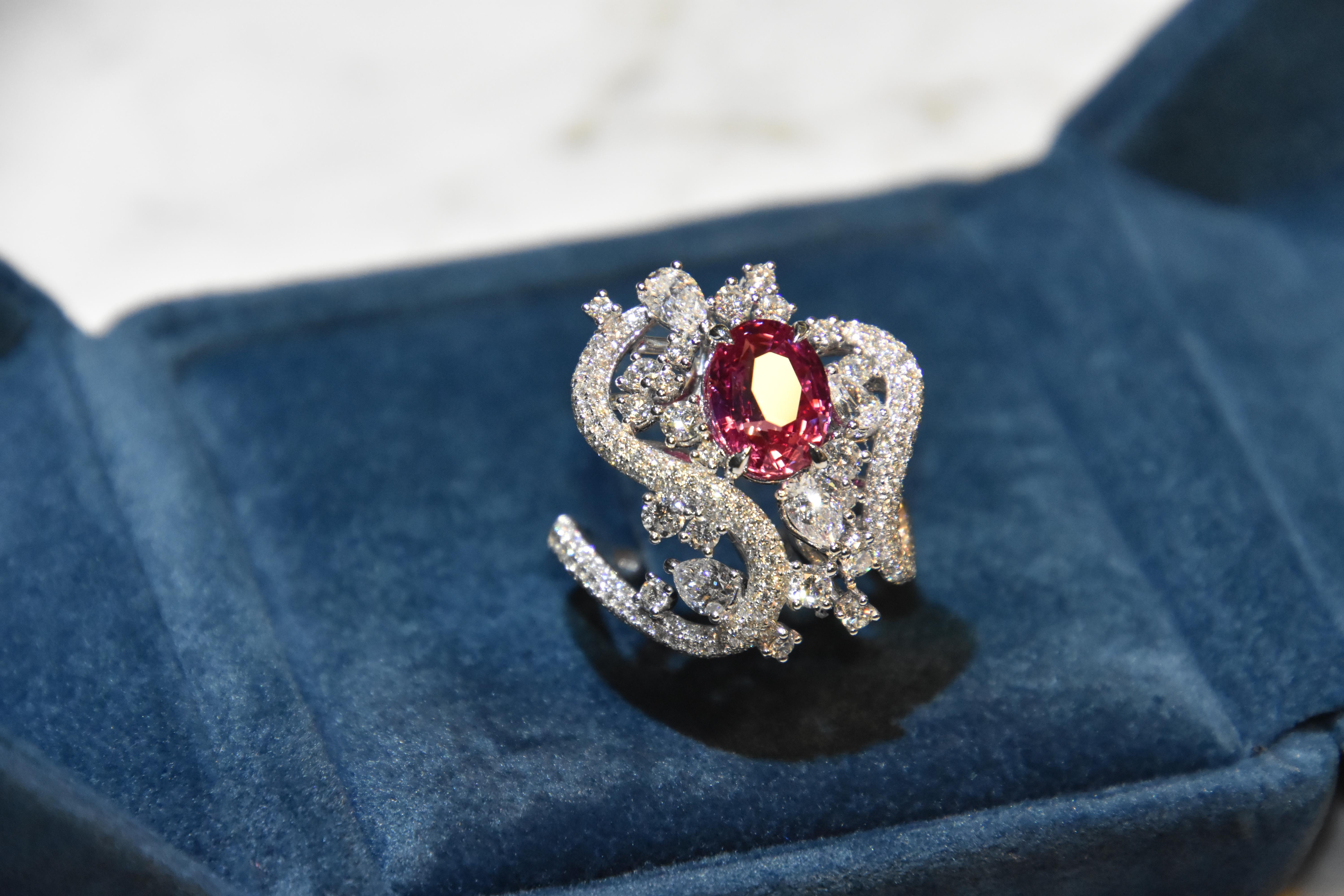 Contemporary GRS Certified 3.6 Carat Unheated Pink Sapphire Ring from Sri Lanka For Sale
