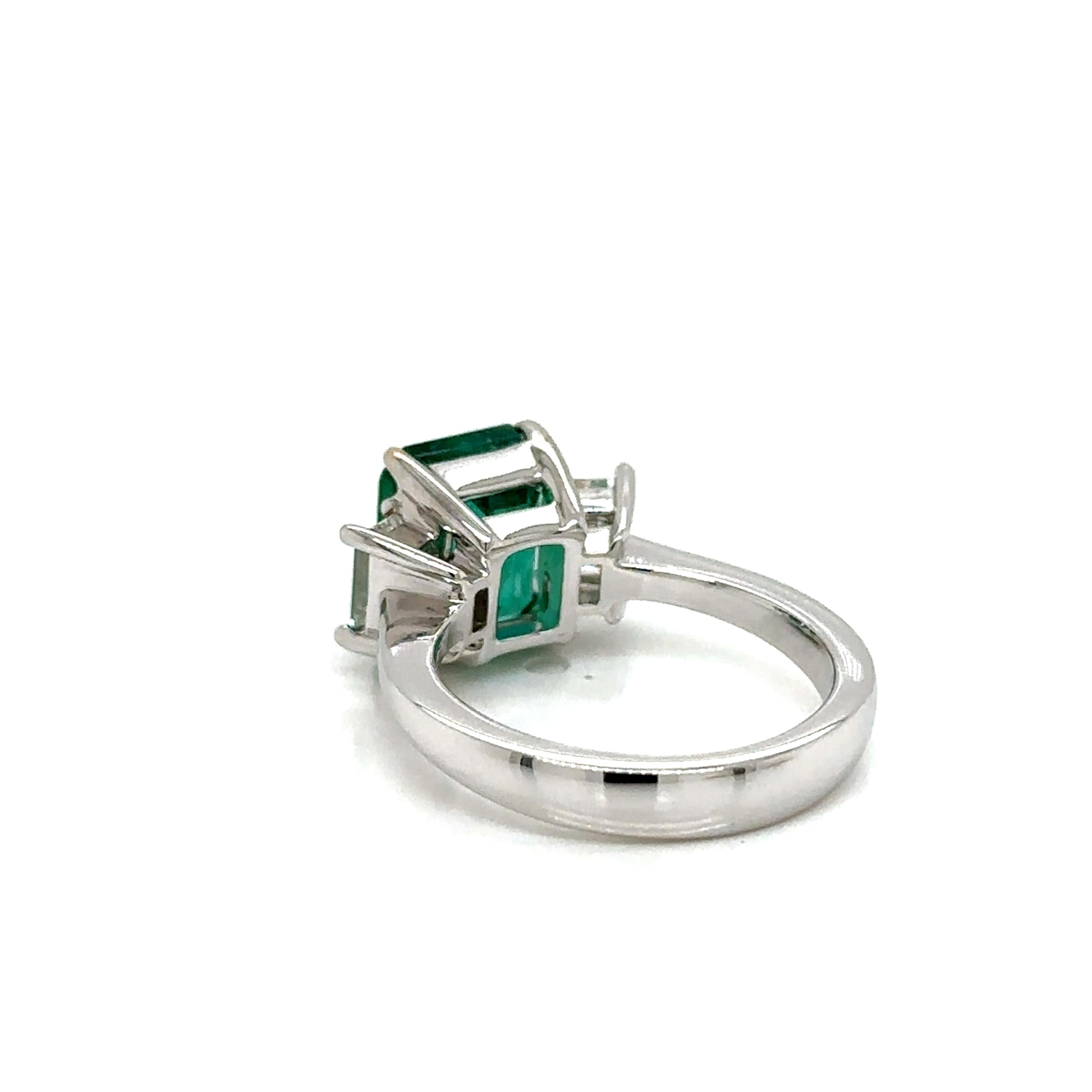 Bague en émeraude et diamant de 3,76 carats certifiée GRS Unisexe en vente