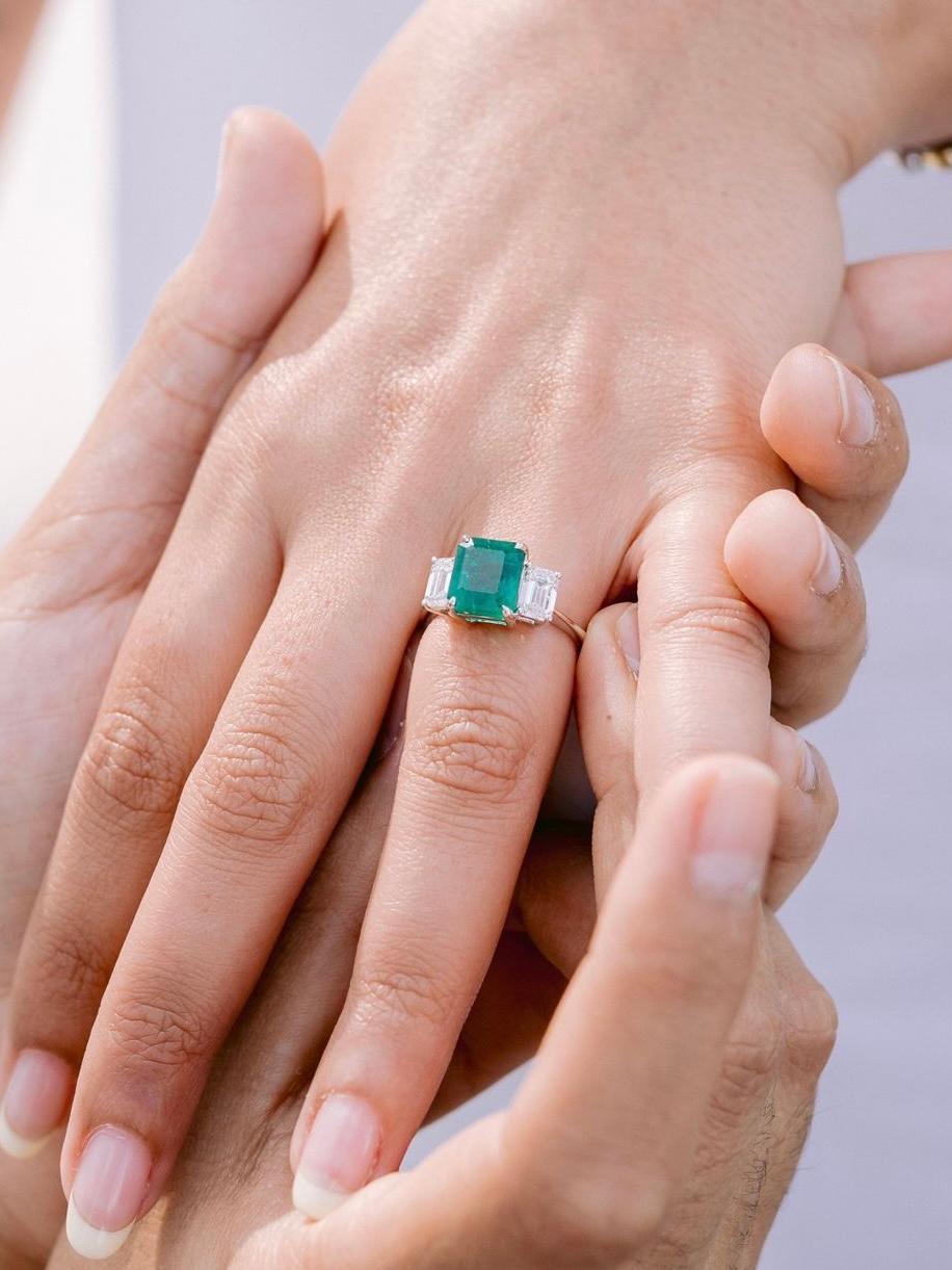 Bague en émeraude et diamant de 3,76 carats certifiée GRS en vente 1