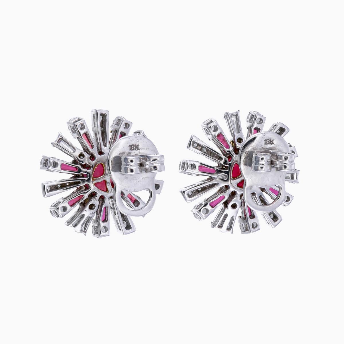 Taglio cuscino Orecchini con rubino di Birmania e diamanti certificati GRS da 3,80 carati in oro bianco 18 carati in vendita