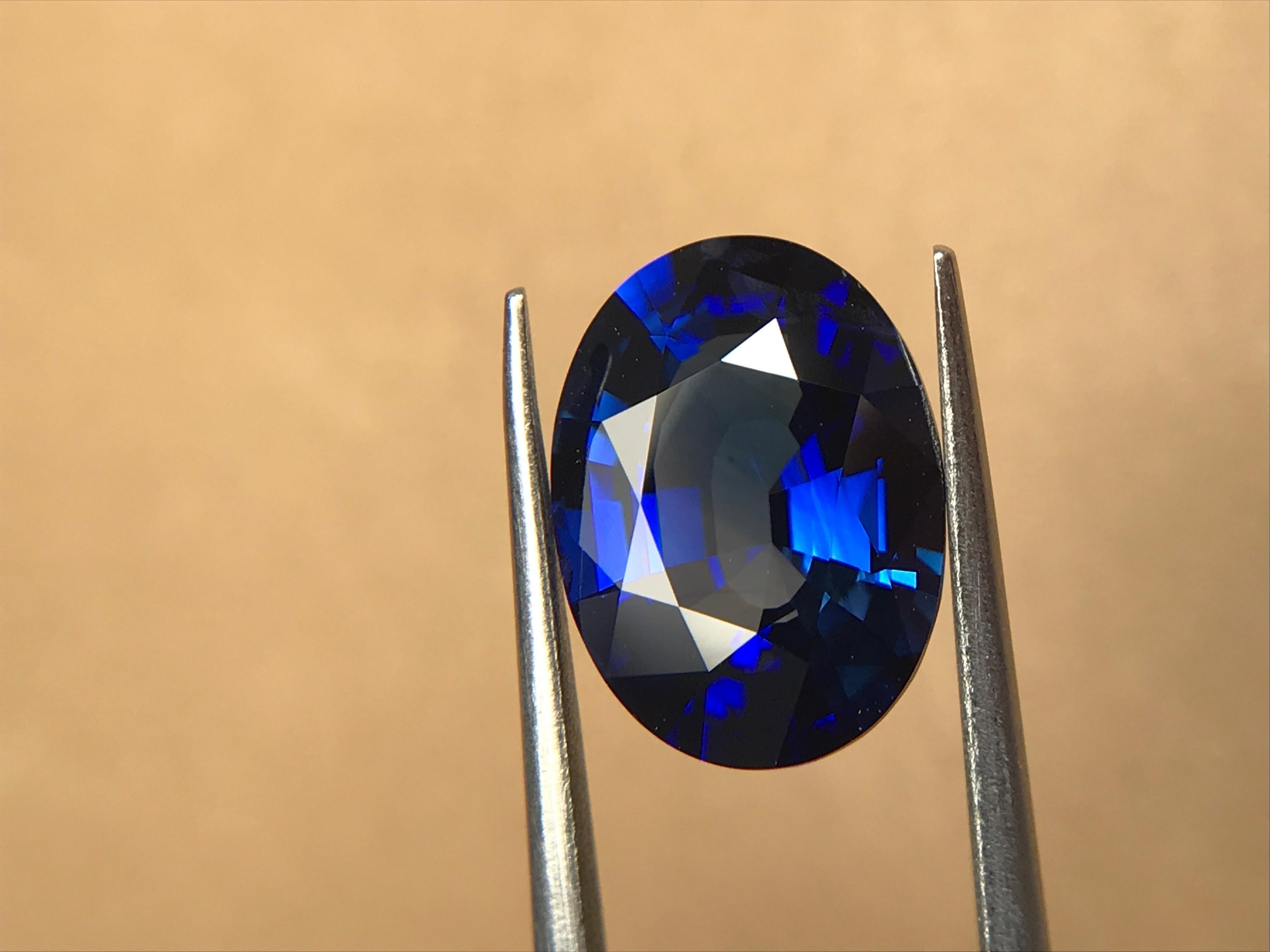 Saphir ovale bleu royal certifié GRS de 3,80 carats Neuf - En vente à London, GB