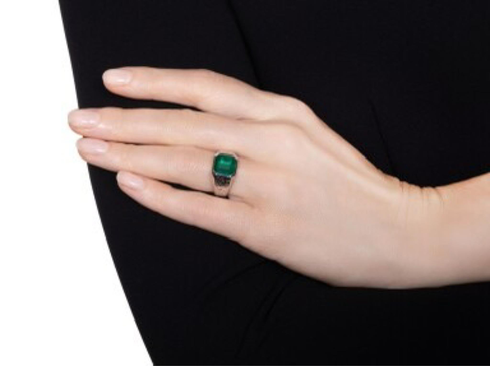 GRS Certified 3.81 Carats Colombian Vivid Green Minor Emerald Ring In Good Condition For Sale In Rugby, England