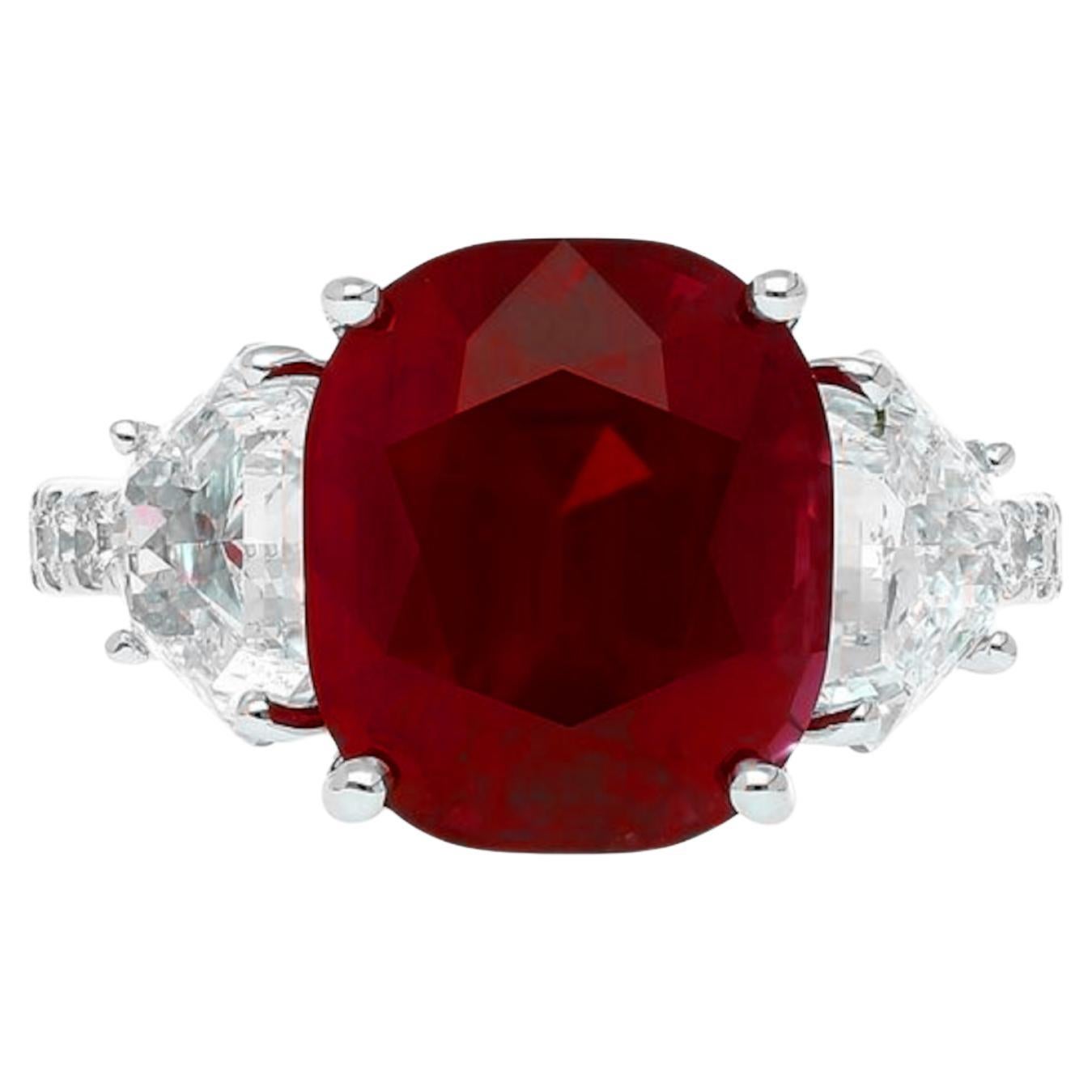 GRS-zertifizierter 4-Karat-Ring mit burmesischem Rubin im Kissenschliff mit Pavé und seitlichen Diamanten im Angebot