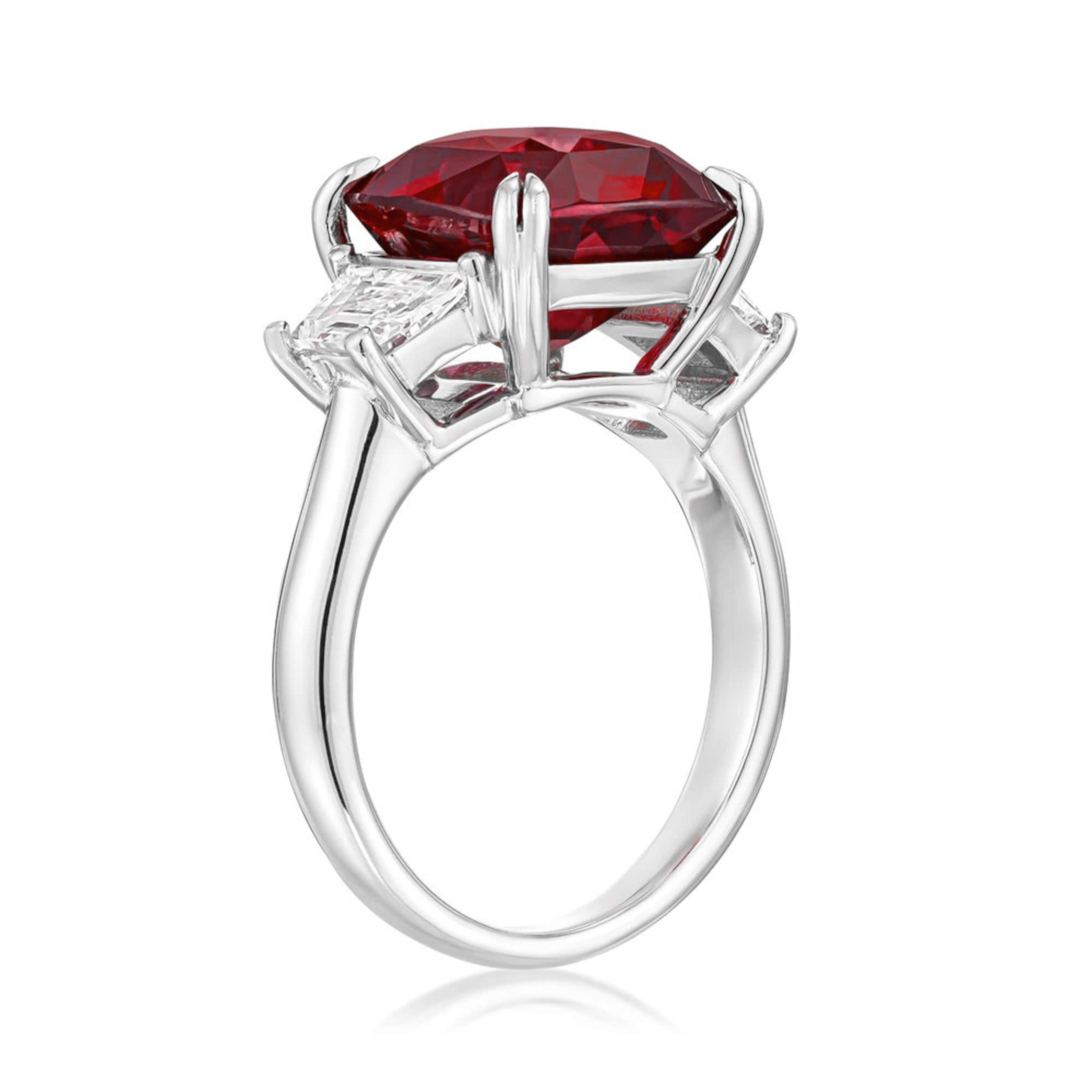 Taille coussin Bague trapèze en rubis non traité certifié GRS de 4 carats en vente