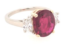 GRS-zertifizierter 4::0 Karat lebendiger roter Rubin-Diamant-Ring mit 3 Steinen