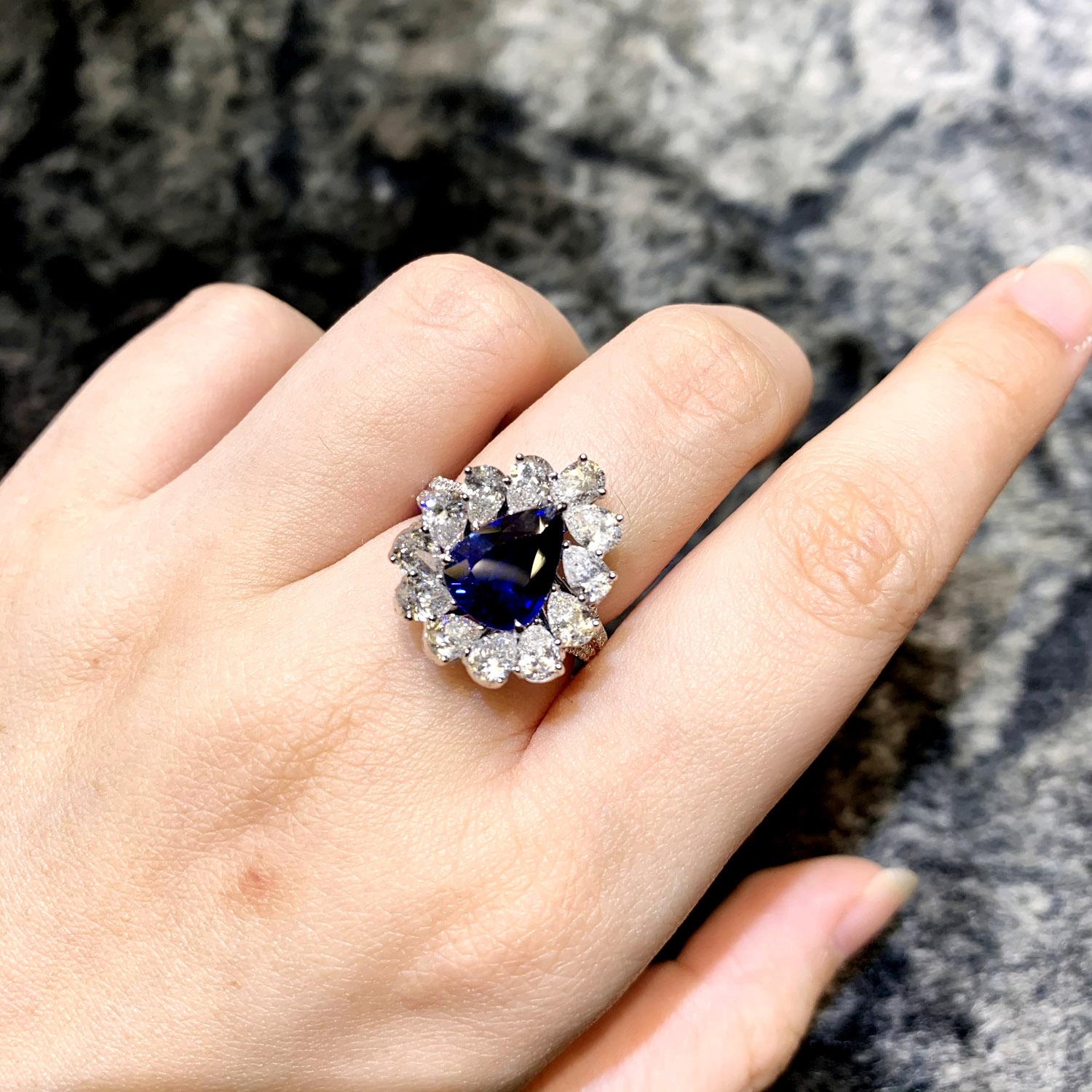 GRS Certified 4.02 Carat Vivid Blue Natural Sapphire and Diamond Solitaire Ring In New Condition In Hung Hom, HK