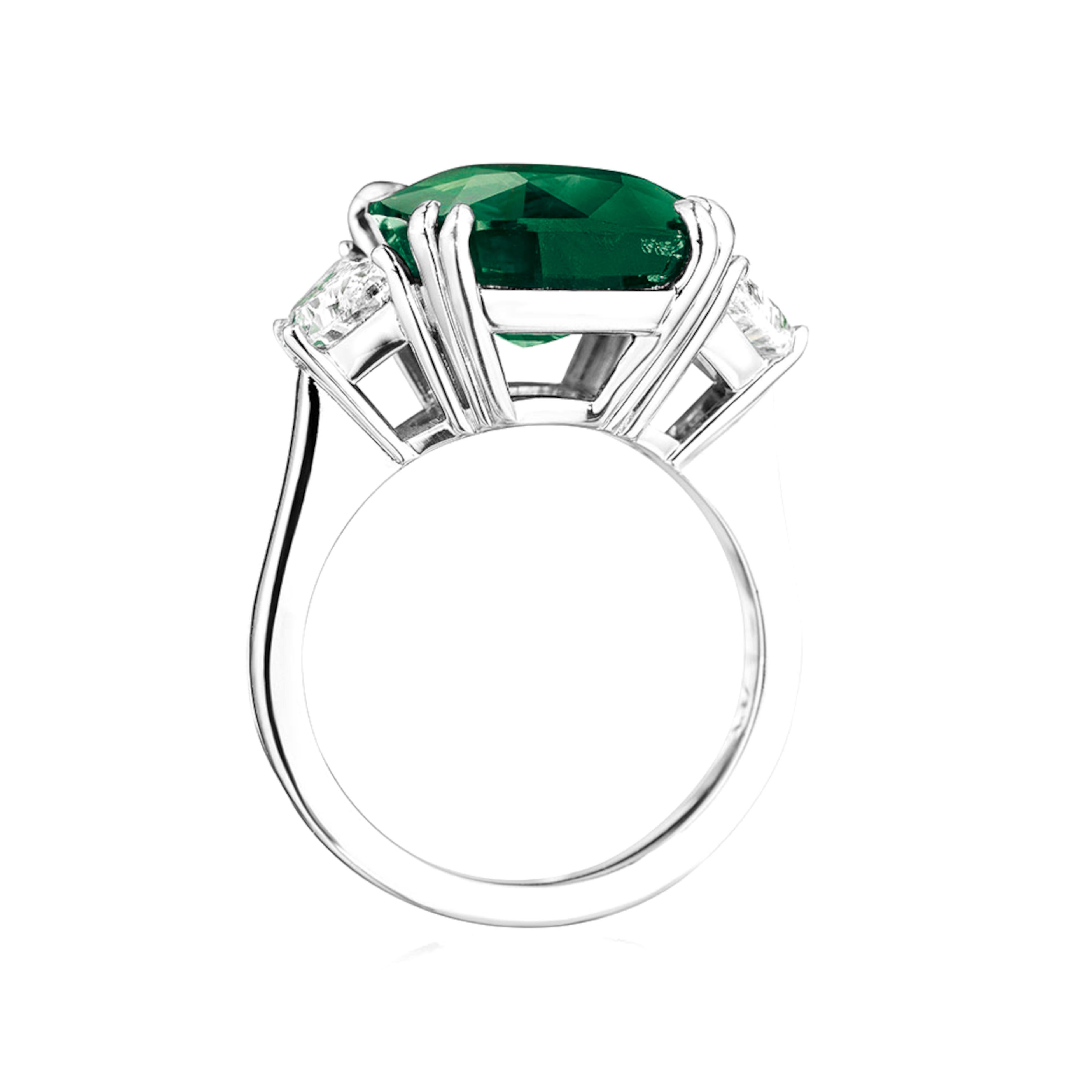Bague en platine certifiée GRS de 4,06 carats de diamant vert émeraude
avec diamants demi-lune

Cette bague est une déclaration exquise de sophistication et de rareté. Elle est centrée sur une émeraude verte vive de 4,06 carats certifiée GRS,