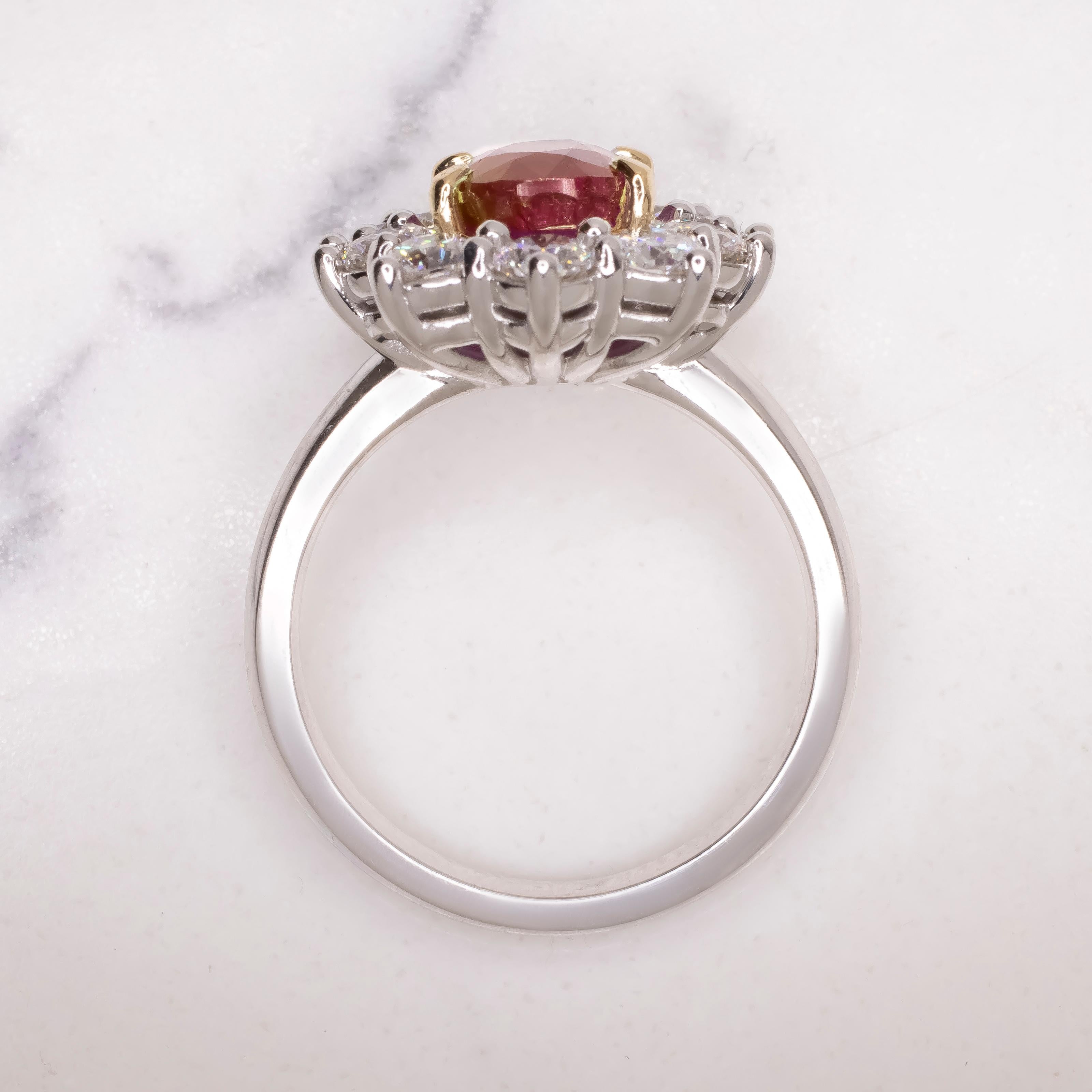 Taille ovale Bague en diamants et rubis ovale de 4,21 carats certifié GRS « BURMA NO HEAT »