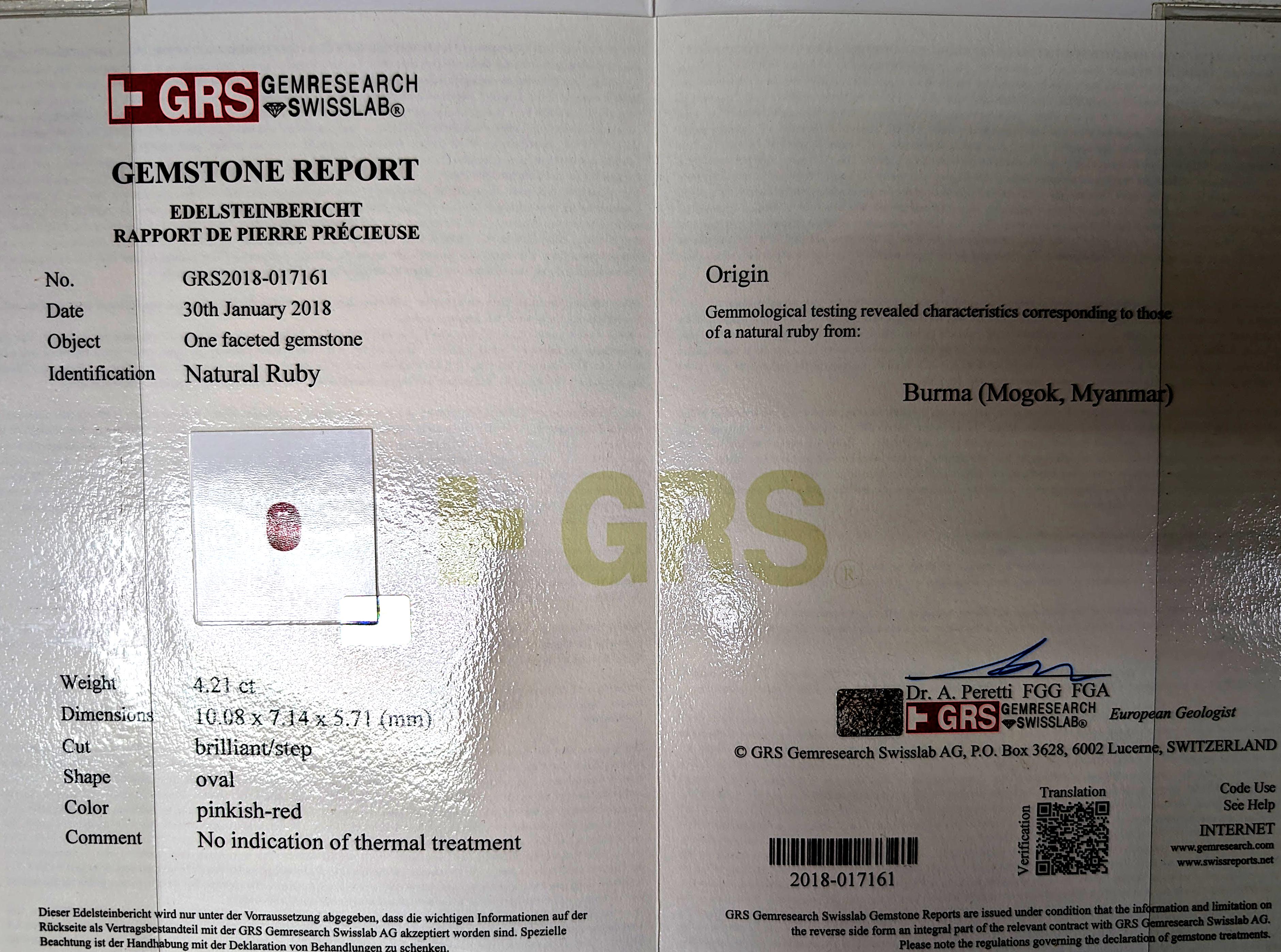 Taglio ovale Anello da cocktail in oro 18K con rubino ovale non riscaldato birmano certificato GRS da 4,21 carati in vendita