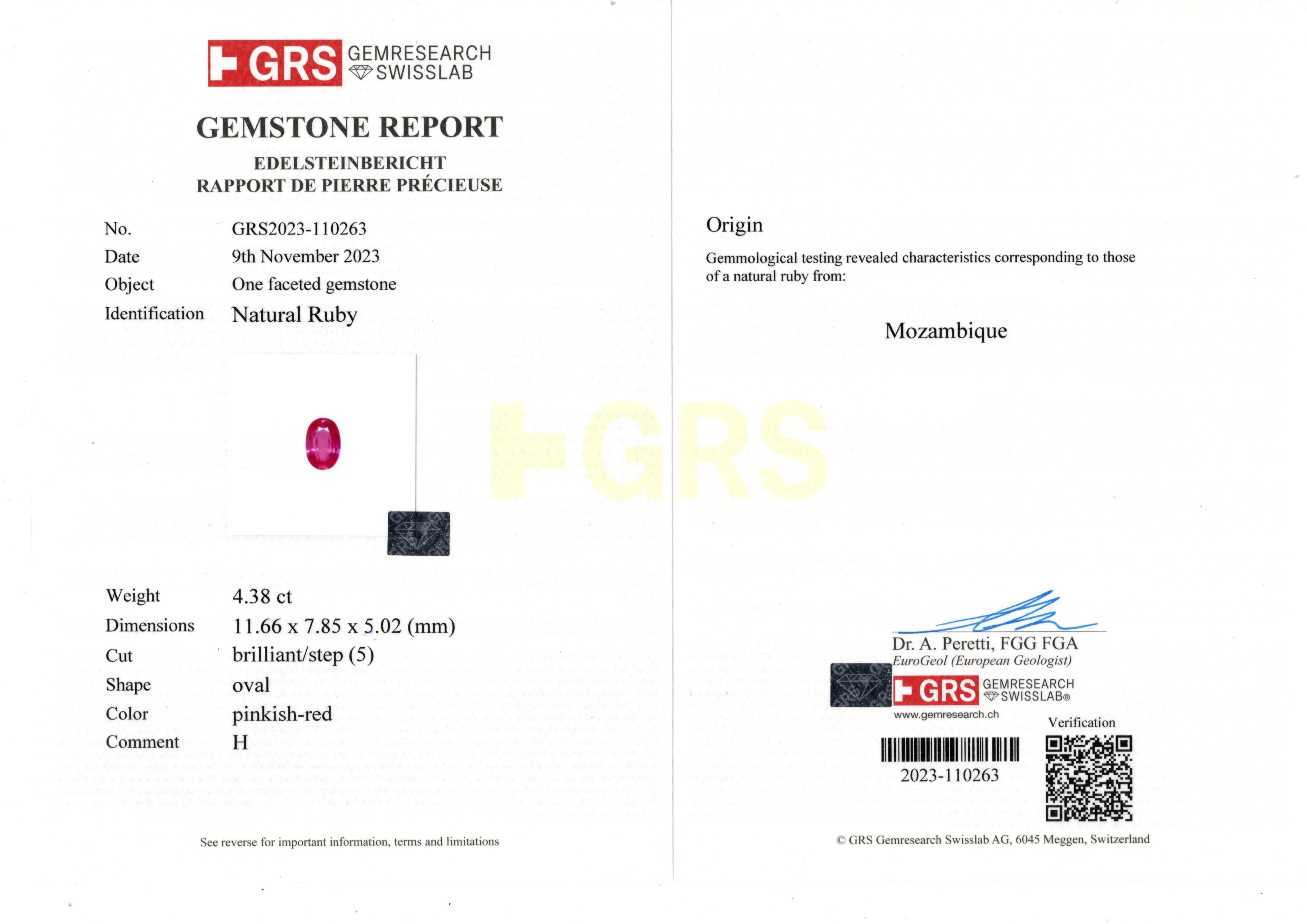 Anello a tre pietre con rubino rosso rosato e diamanti certificato GRS da 4,38 carati In condizioni Nuovo in vendita a Bangkok, Bangkok