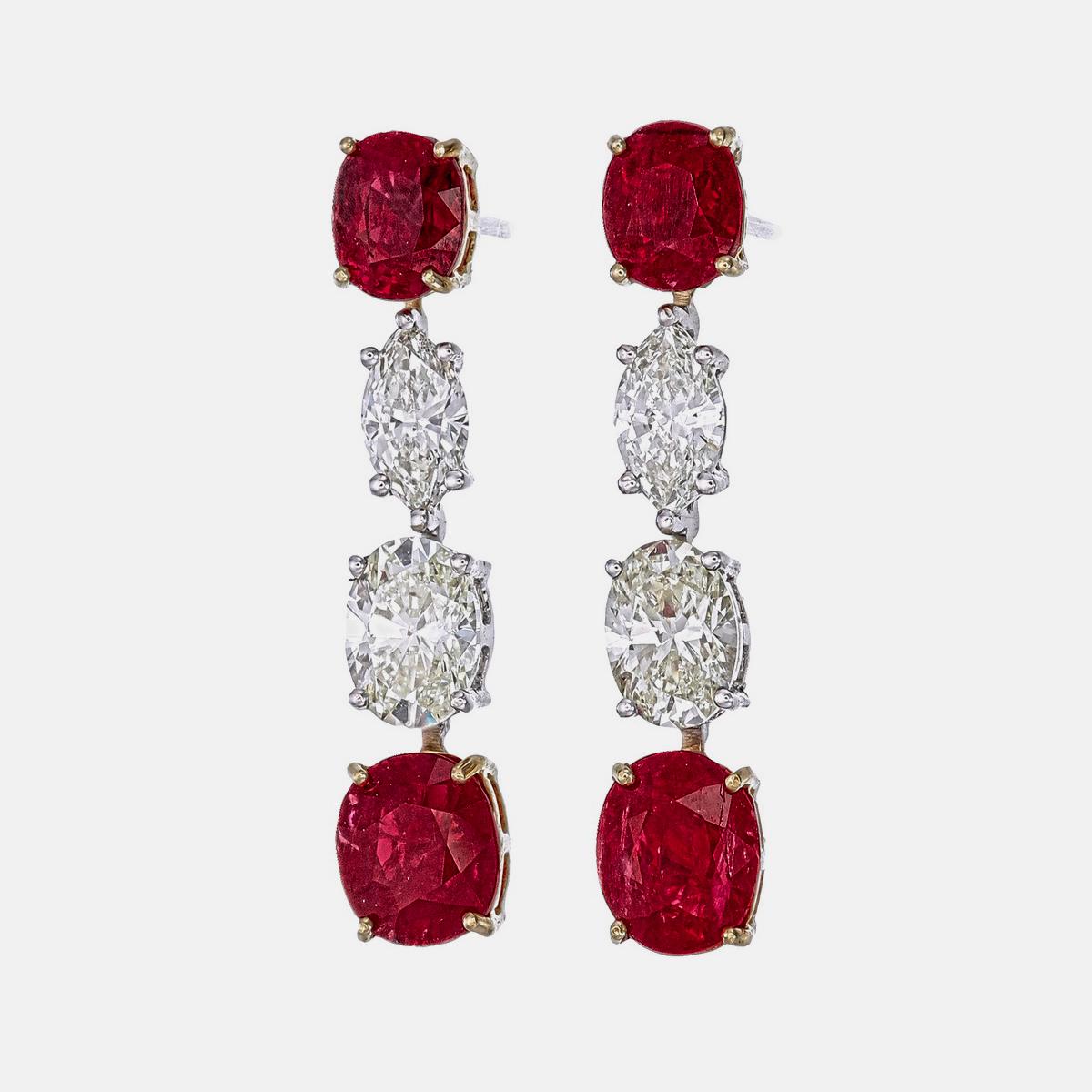 Mouvement esthétique Boucles d'oreilles certifiées GRS de 4.41 carats de rubis et diamants de sang de pigeon de Birmanie en 18K WG en vente